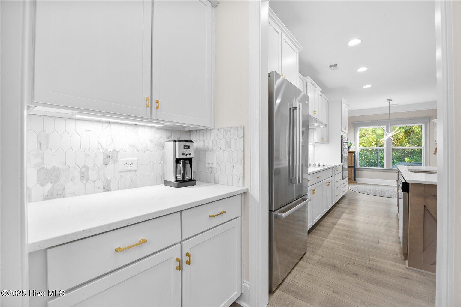 100533104 | Photo 14