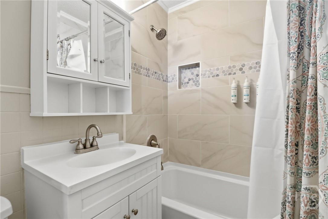 MODERN TILE BATH.