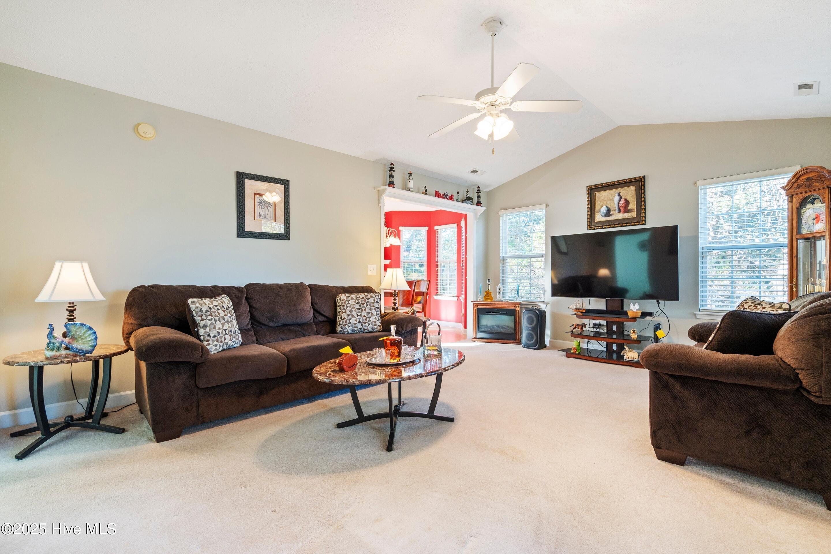 100546792 | Photo 21