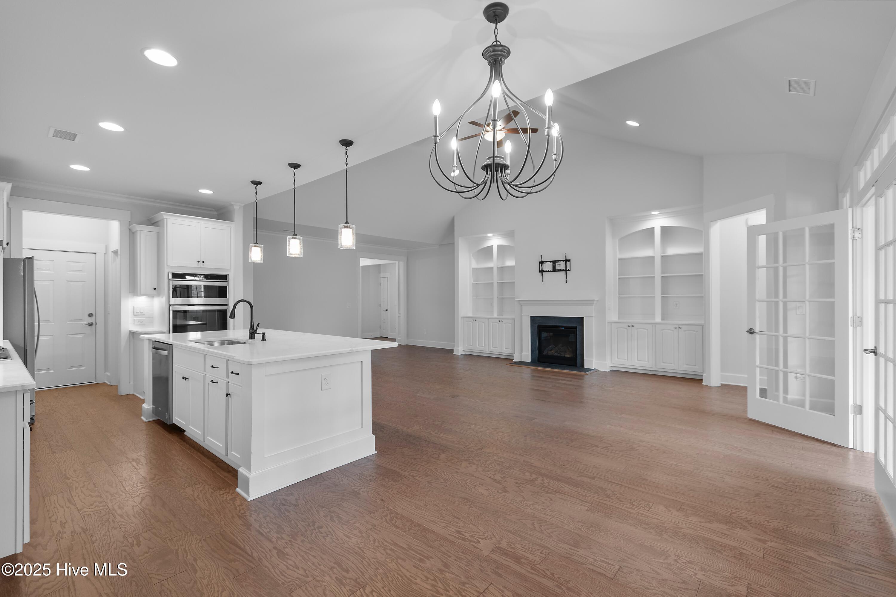 100539613 | Photo 15