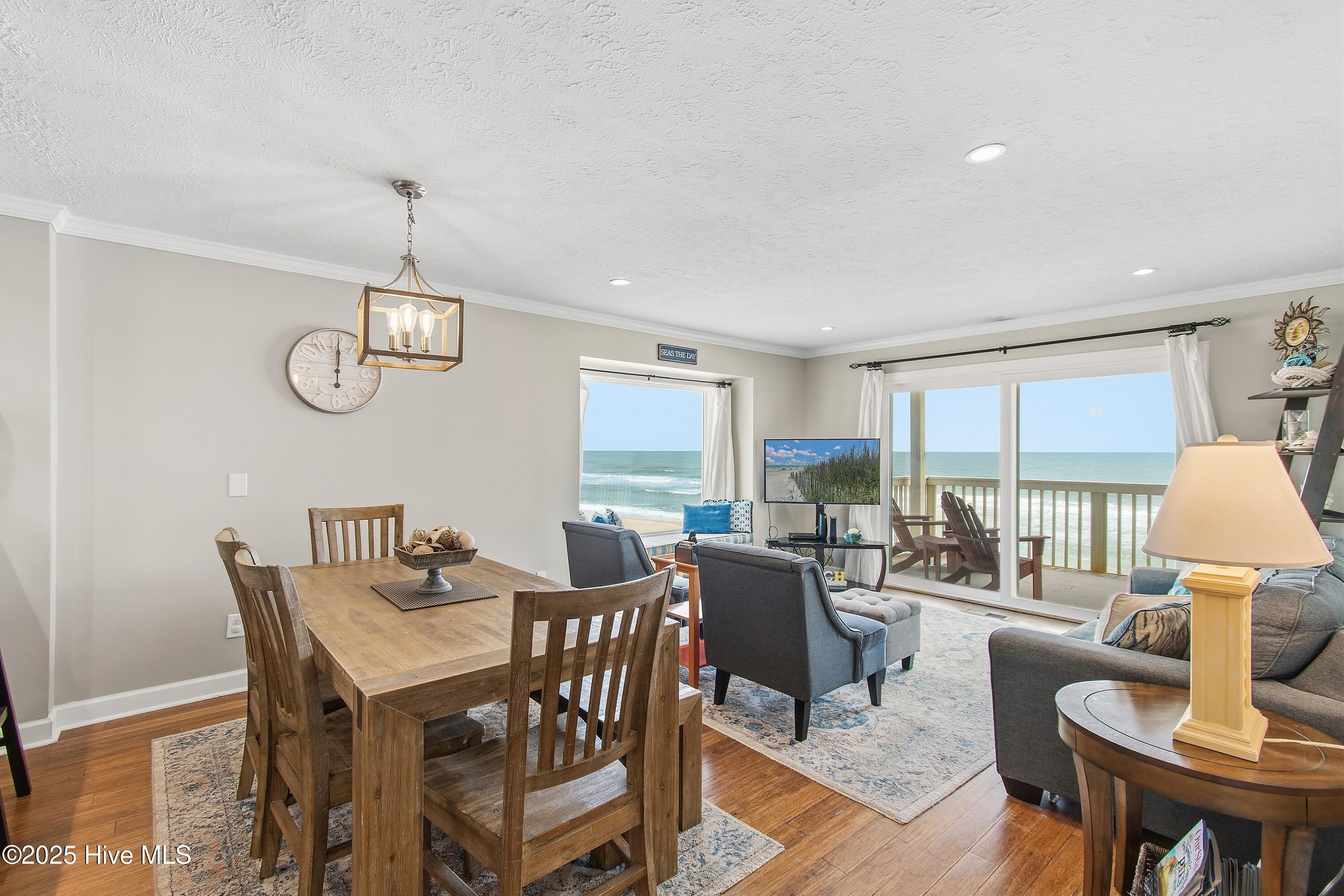 100544302 | Photo 23