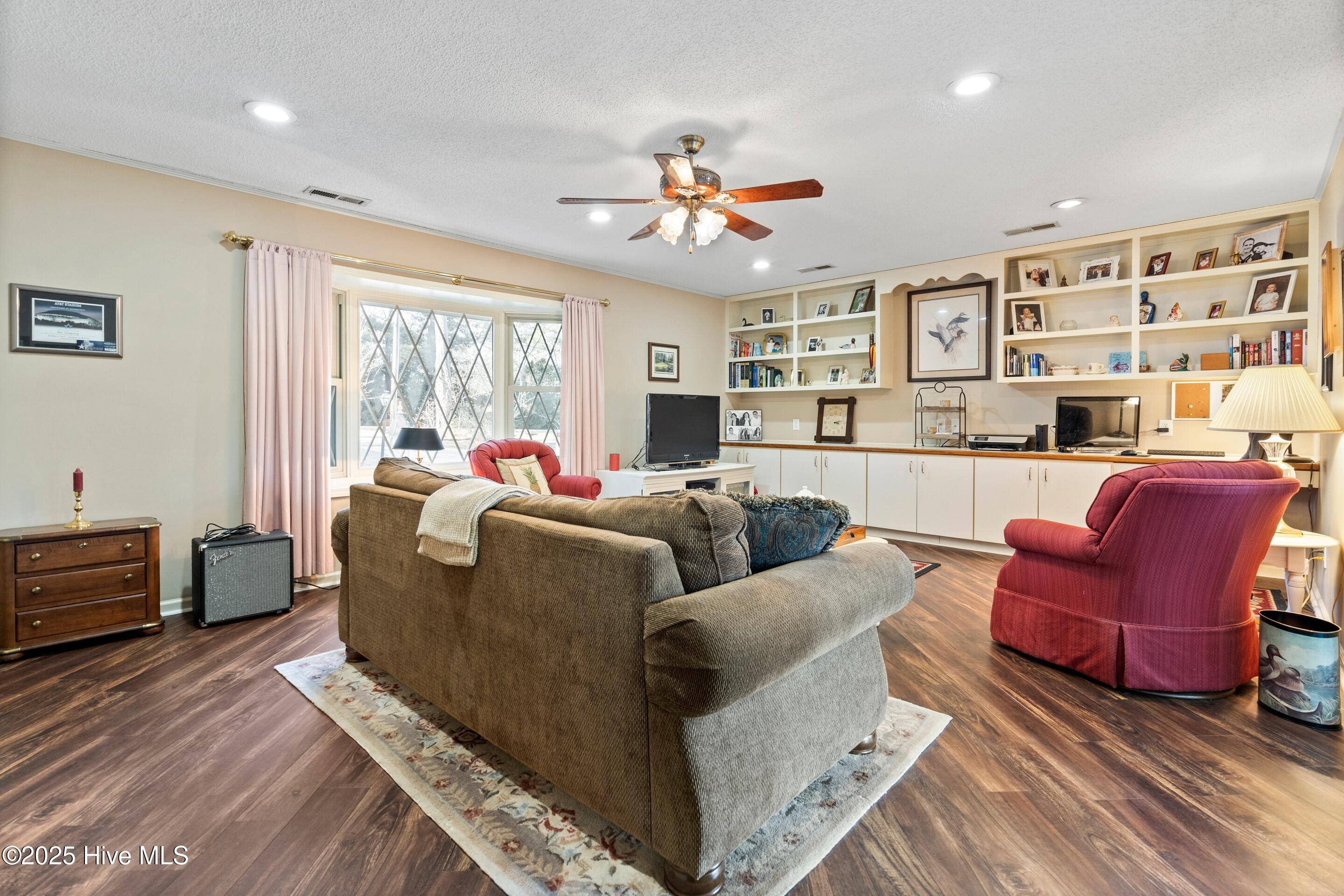 100548046 | Photo 12