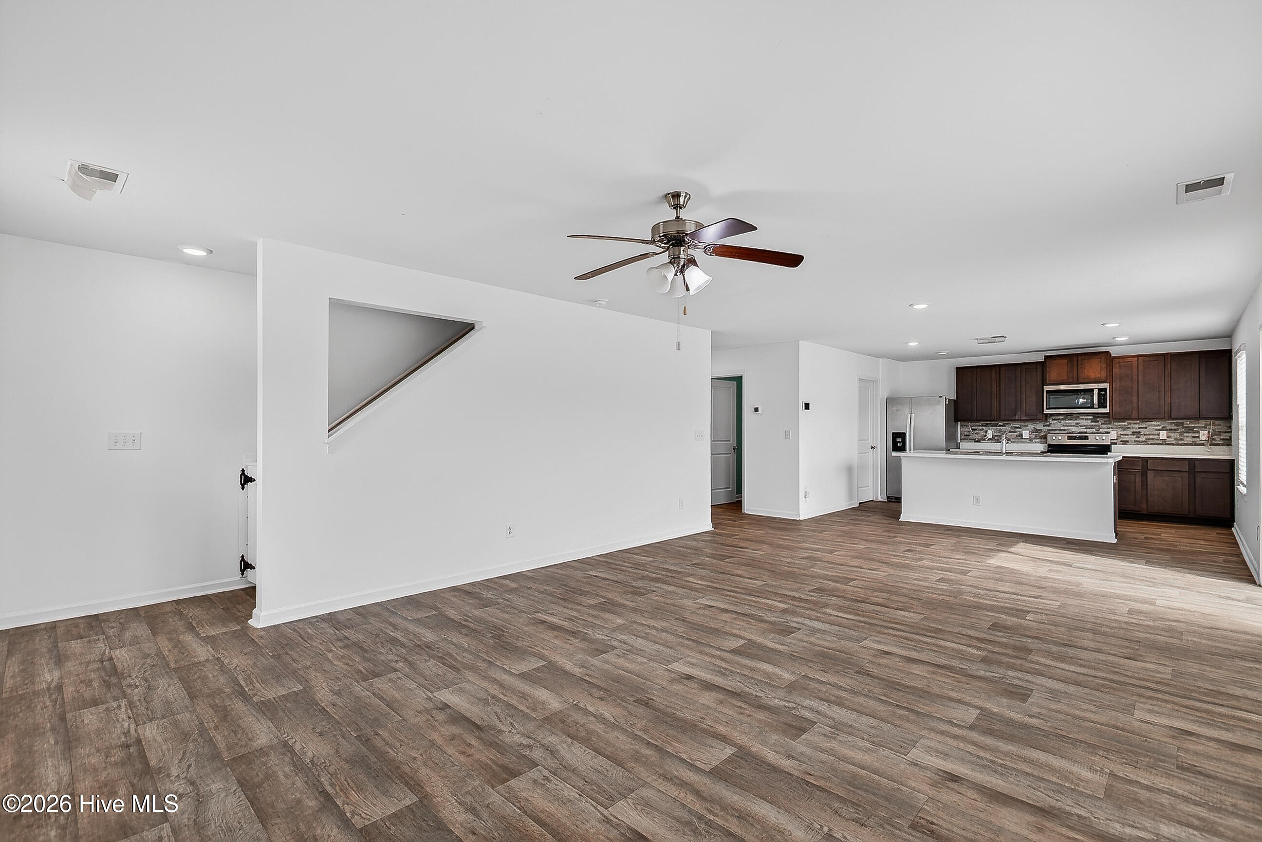 100565797 | Photo 13