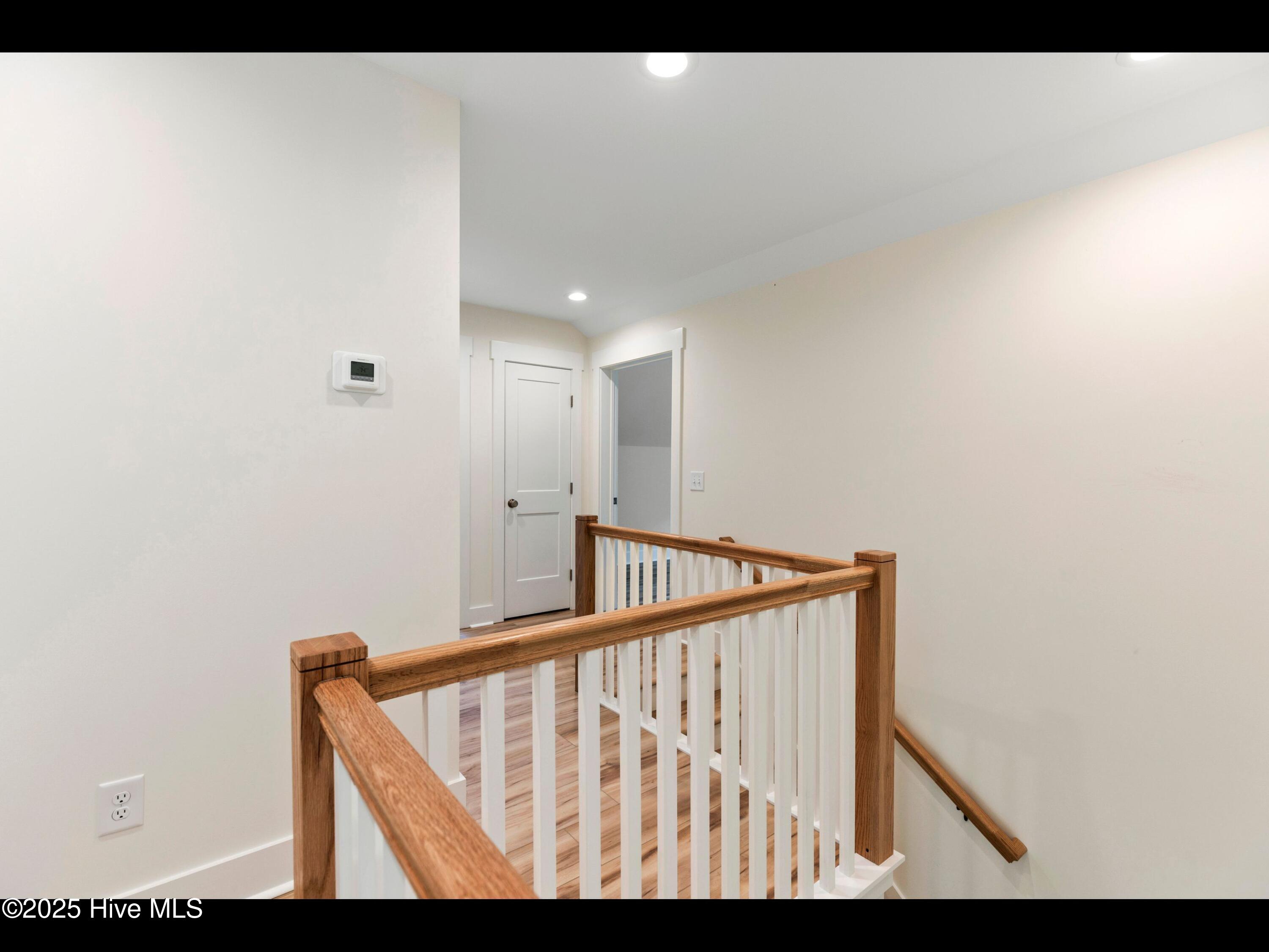 100490321 | Photo 36