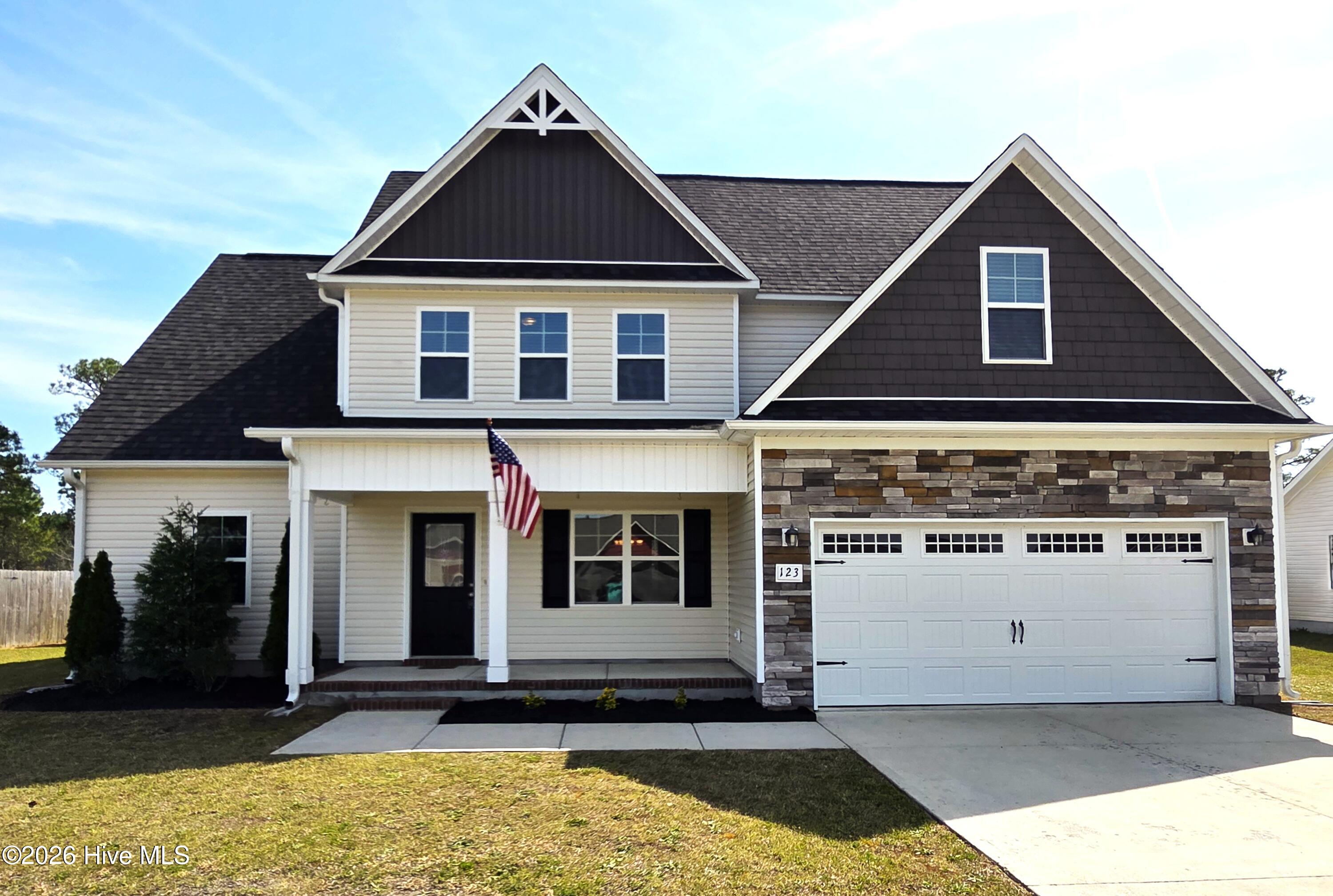 100527843 | Photo 76