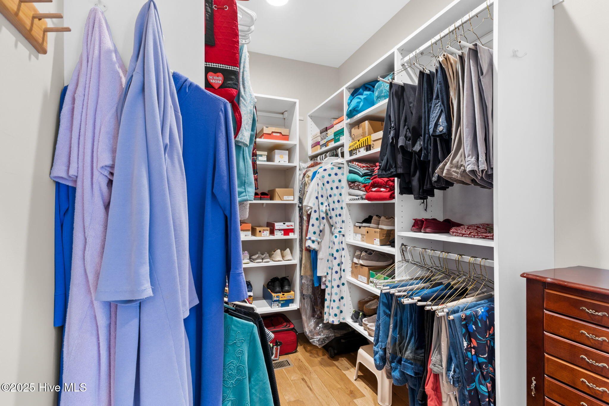 100544060 | Photo 42