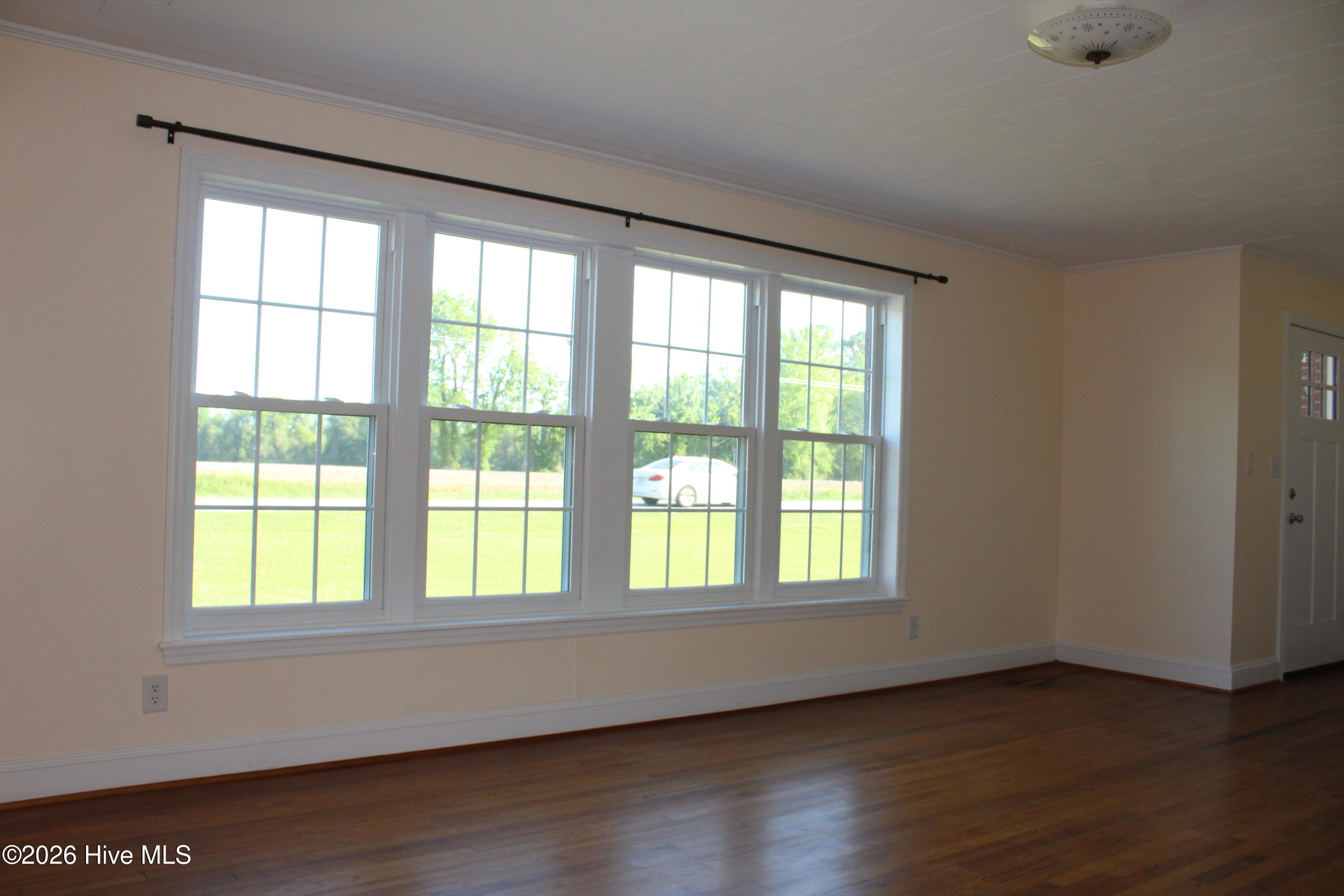 100567630 | Photo 17