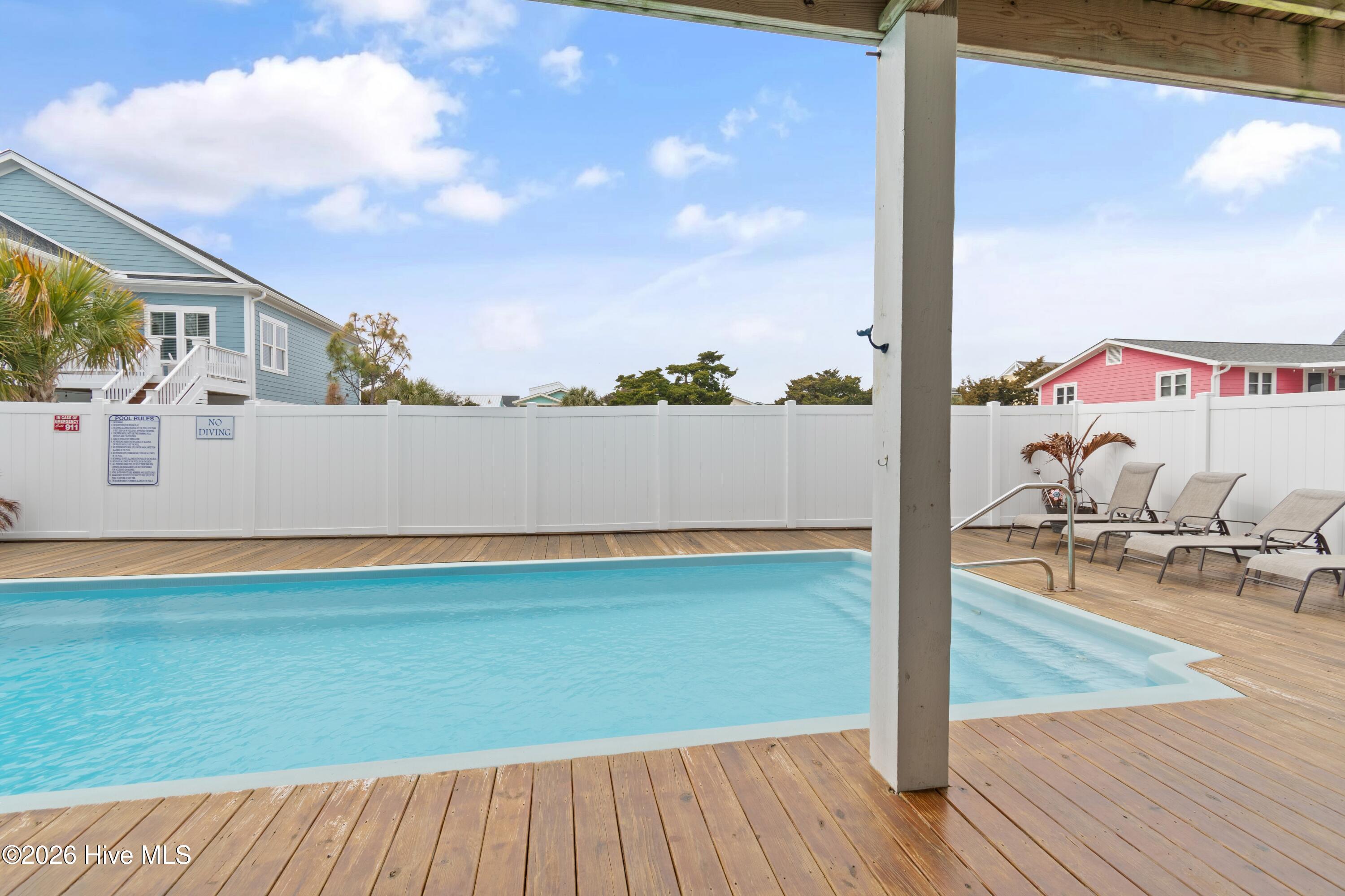 100555702 | Photo 51