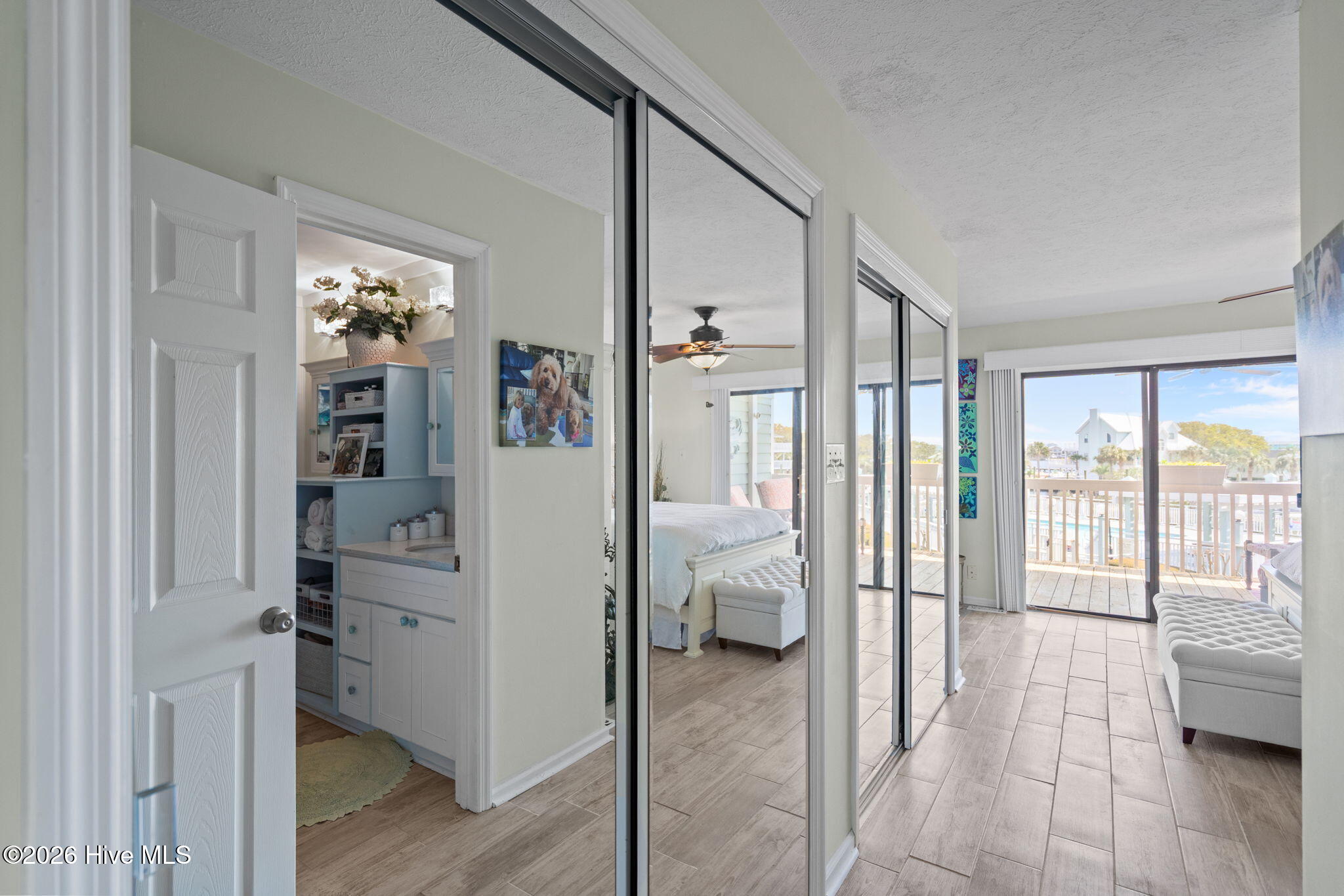 100563090 | Photo 24