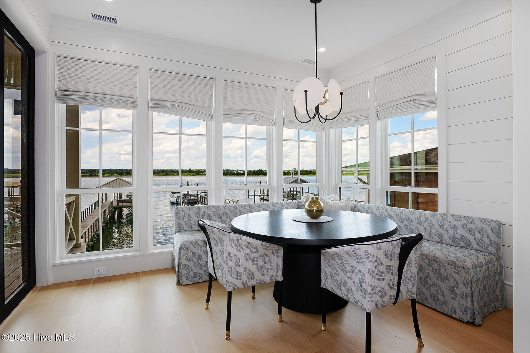 100528983 | Photo 21