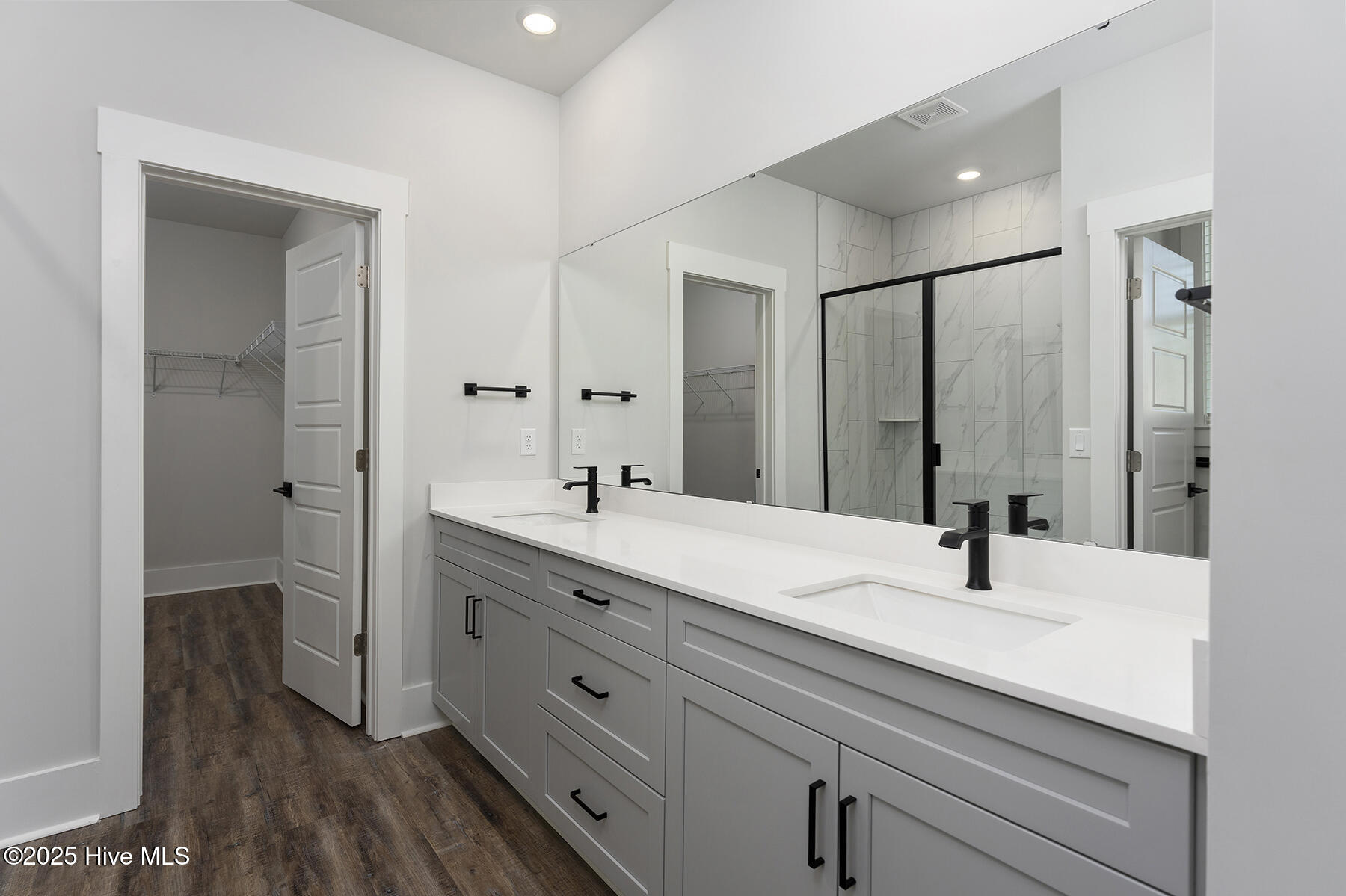 100506465 | Photo 15