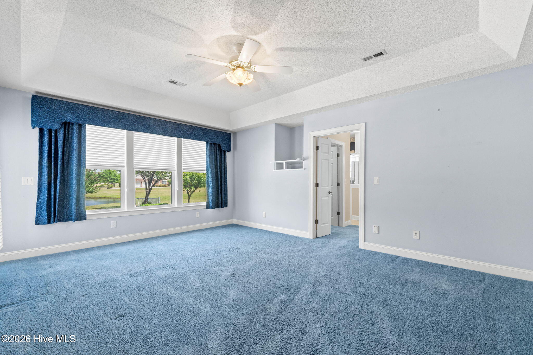 100567537 | Photo 40