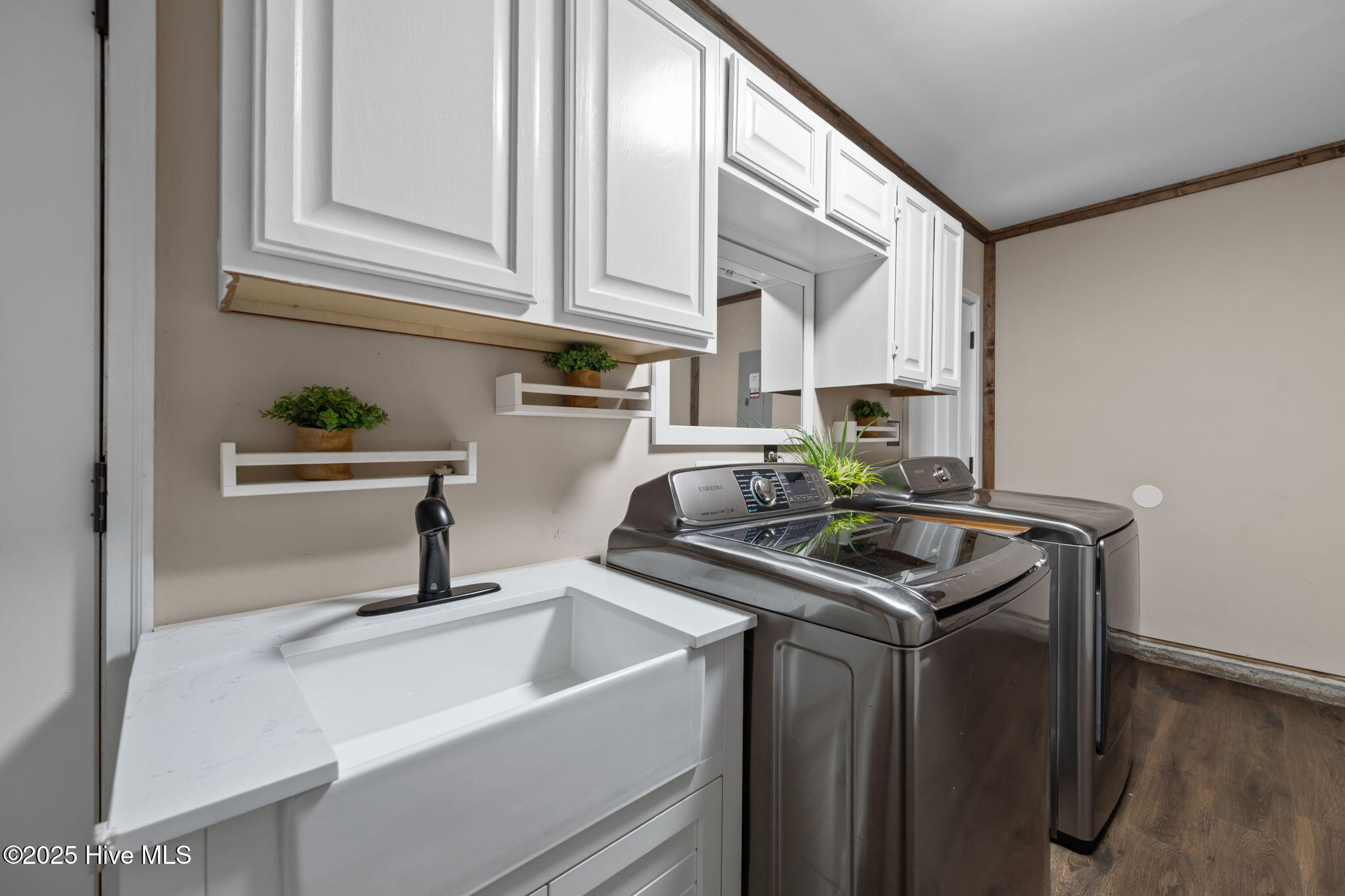 100545189 | Photo 13