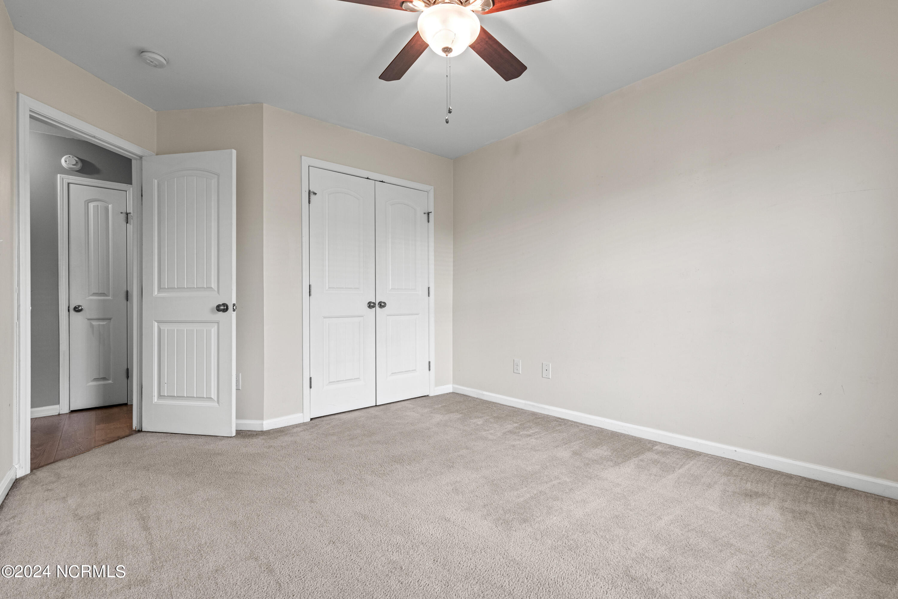 100570625 | Photo 12