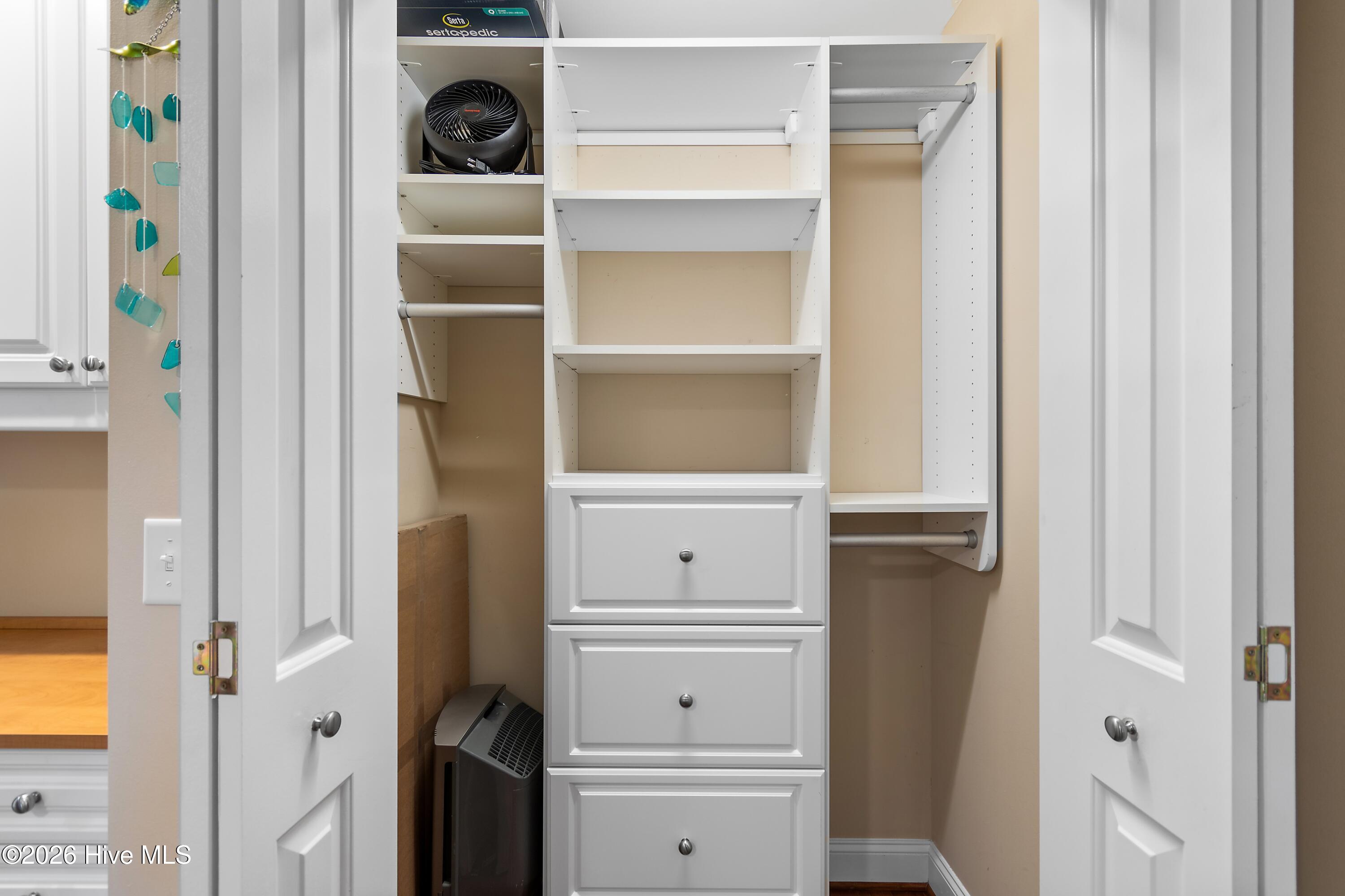 100567297 | Photo 34