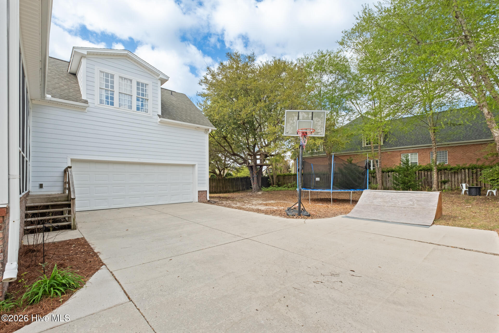 100564524 | Photo 52