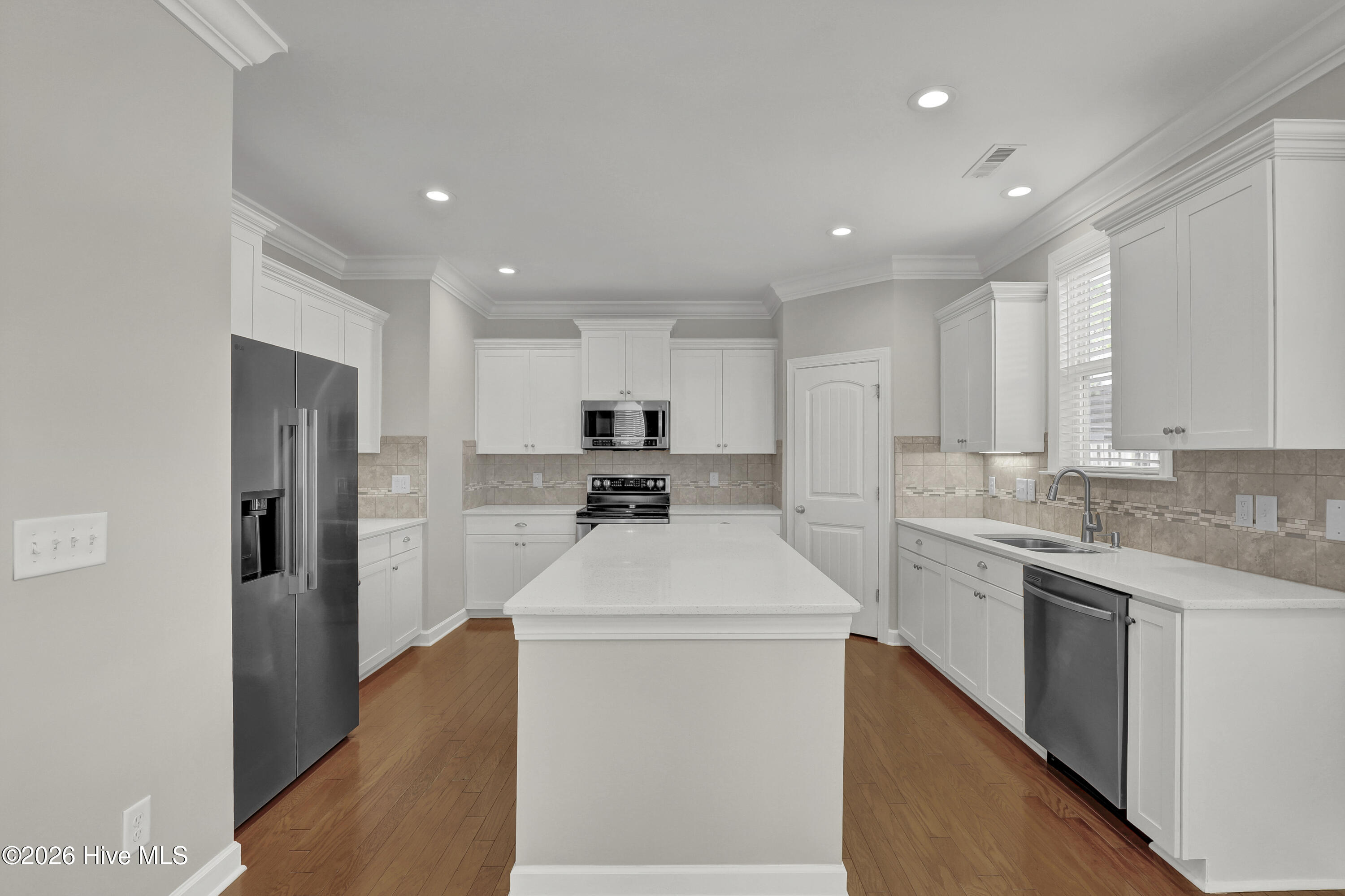 100550895 | Photo 13