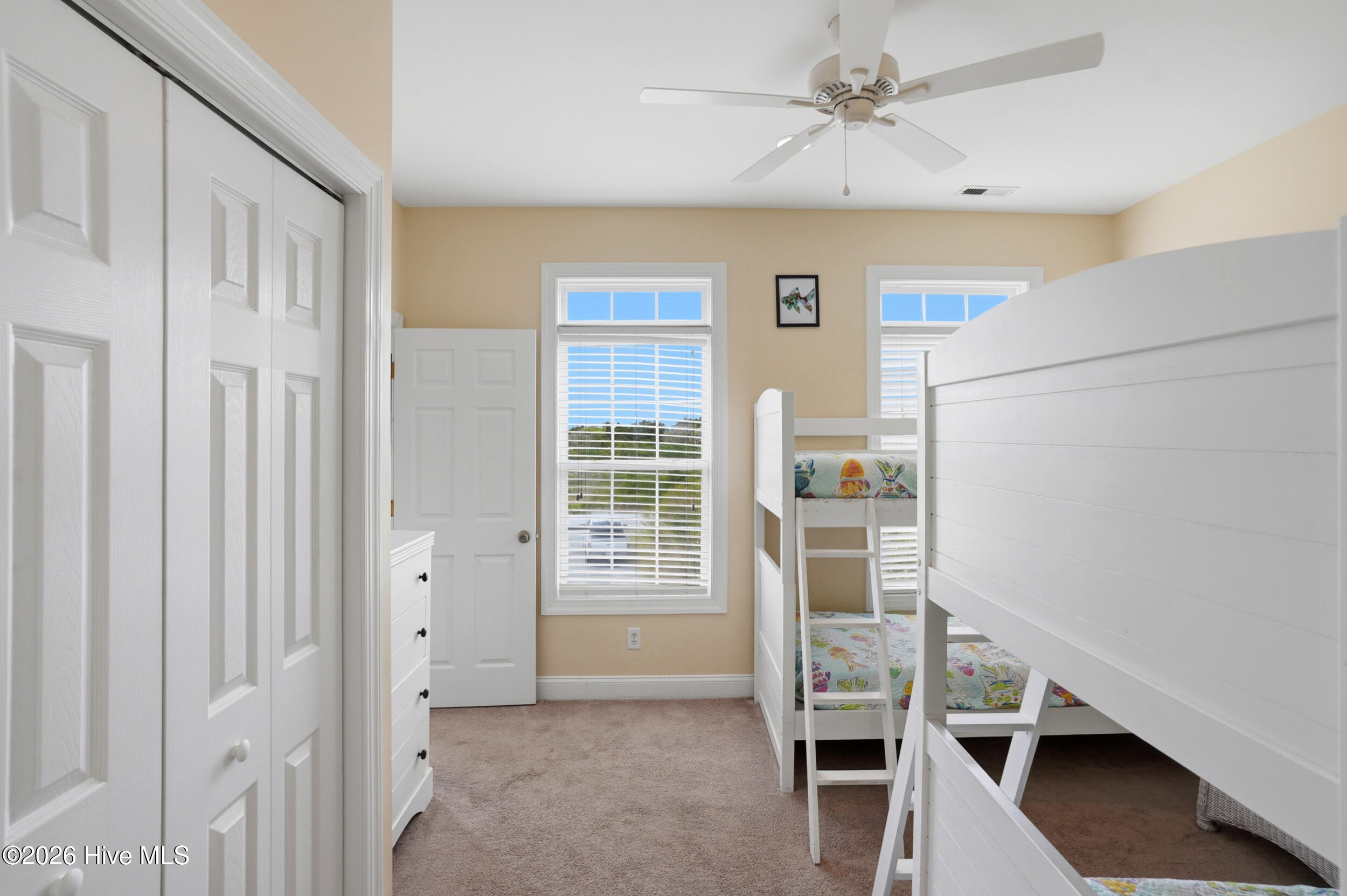 100566063 | Photo 33