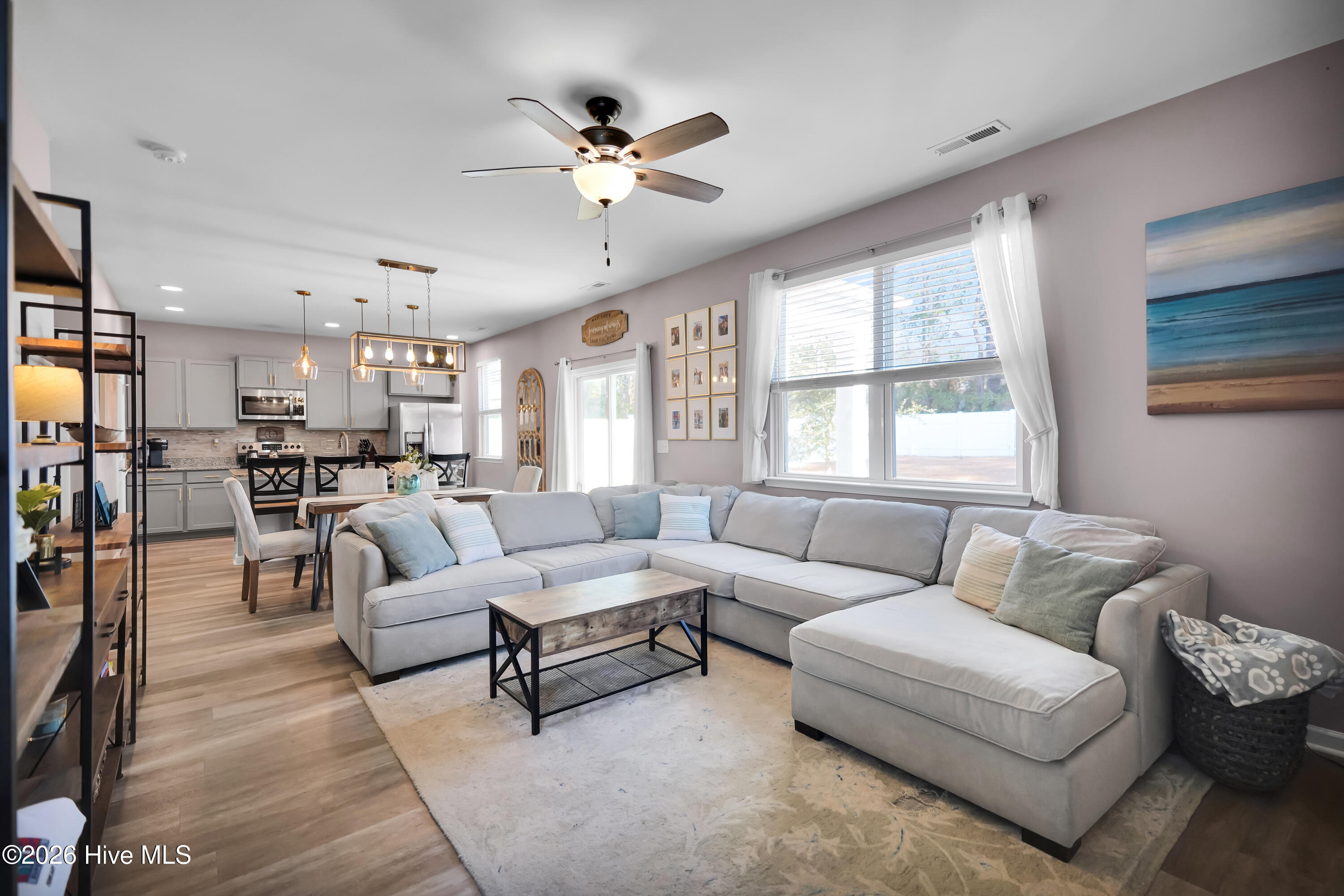 100548211 | Photo 14