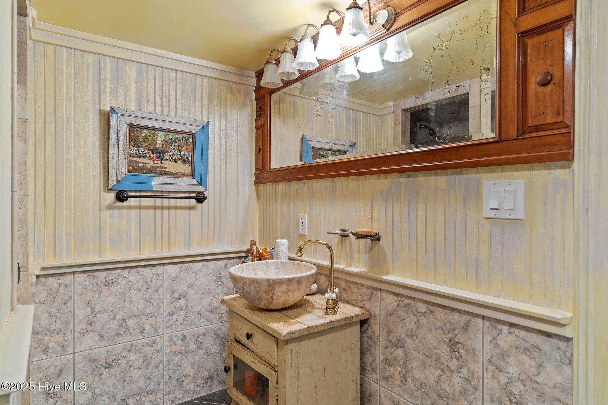 100525700 | Photo 45