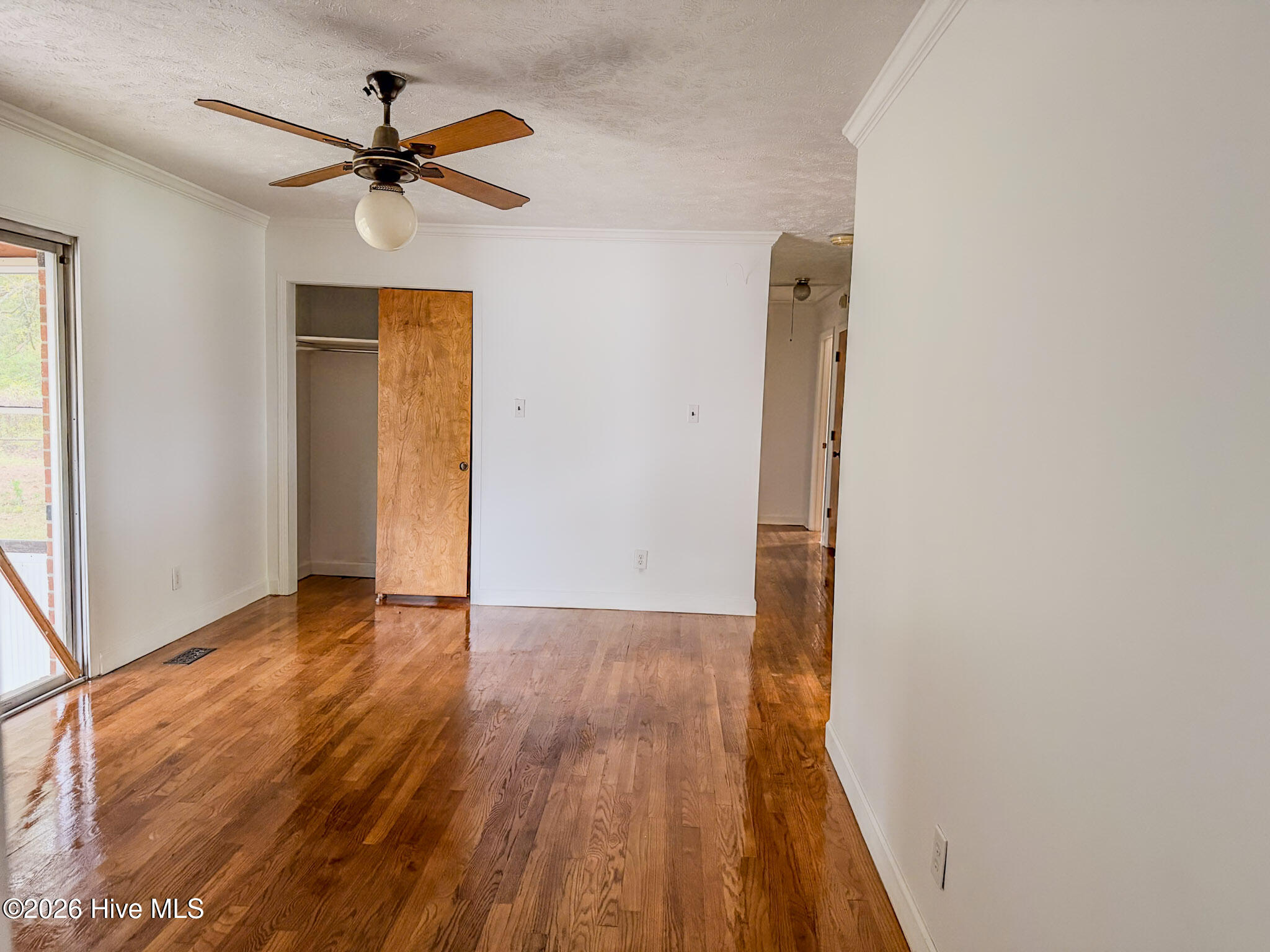 100567353 | Photo 24