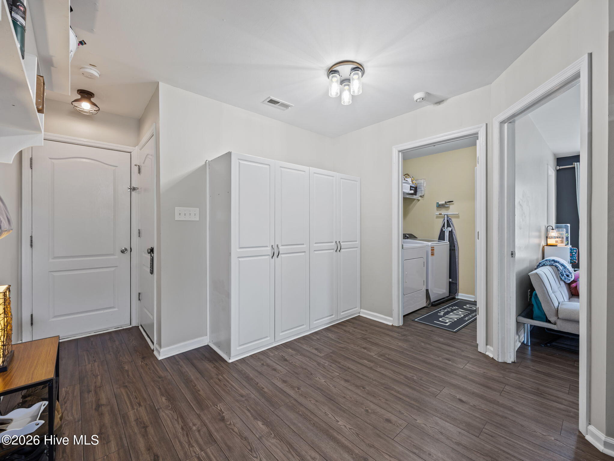 100569834 | Photo 24