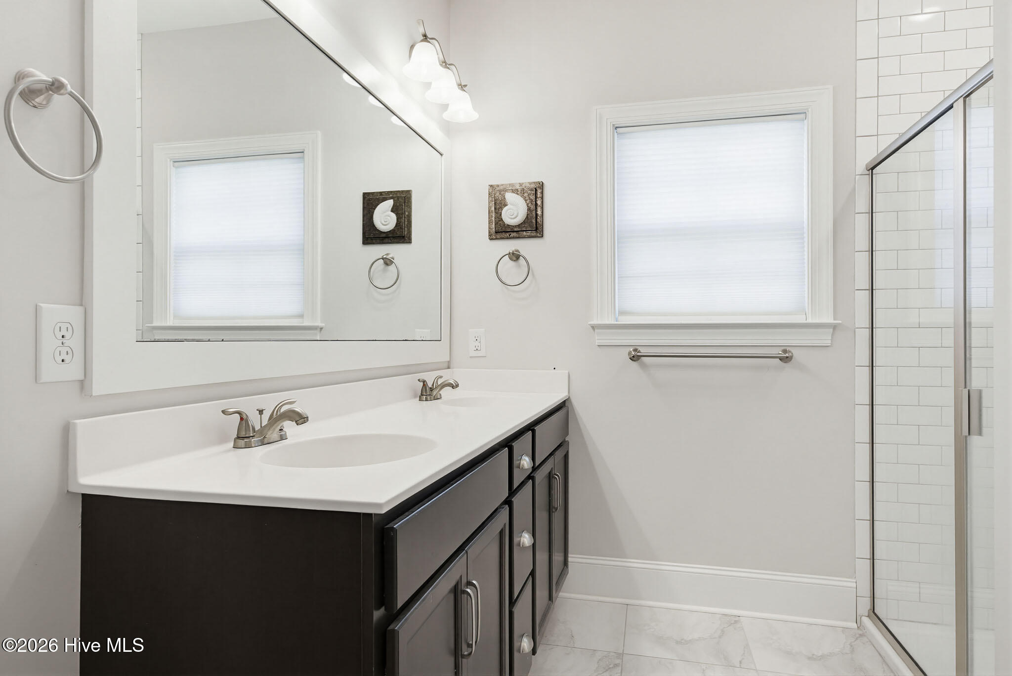 100569599 | Photo 25