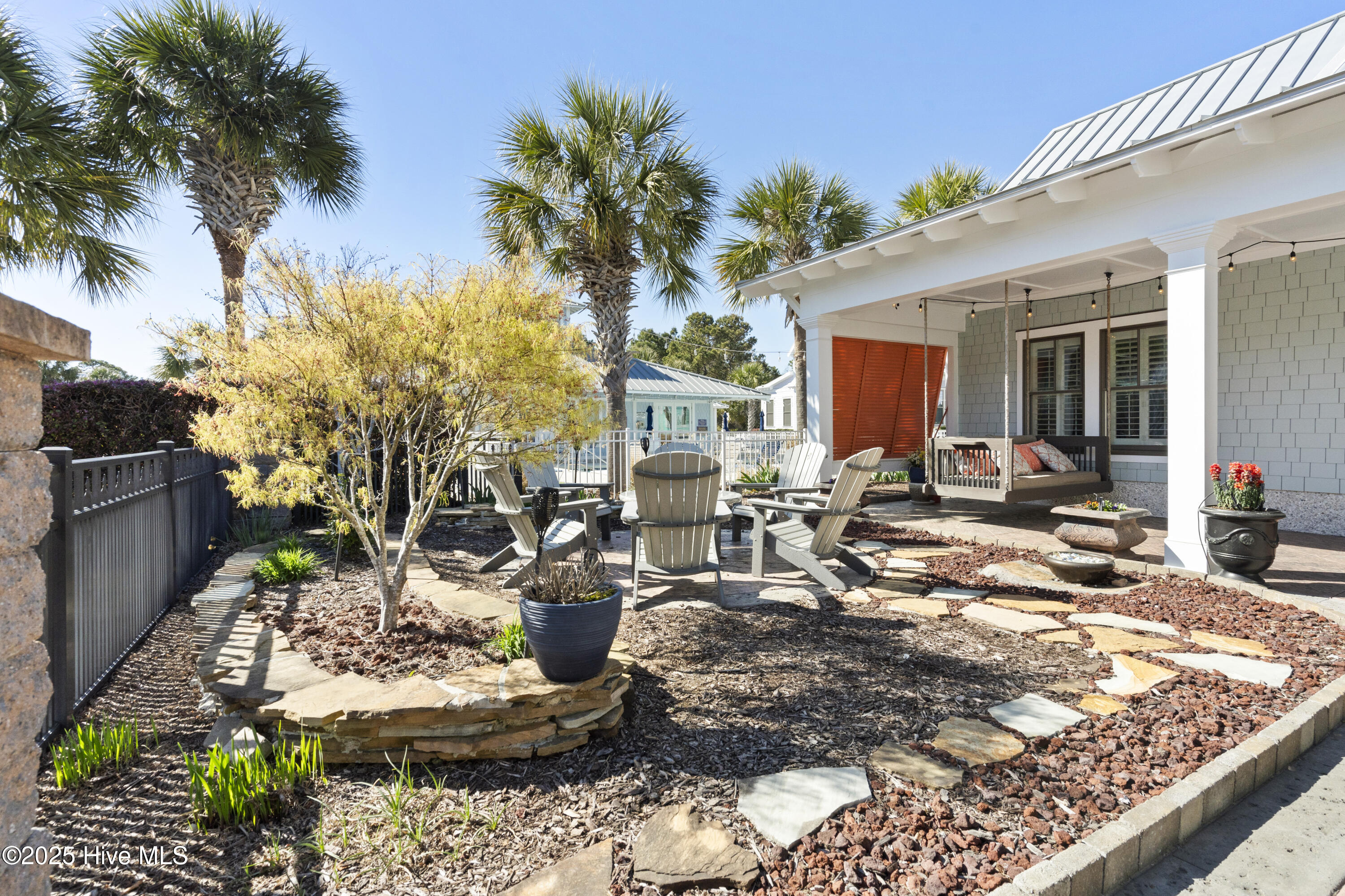 100498817 | Photo 76