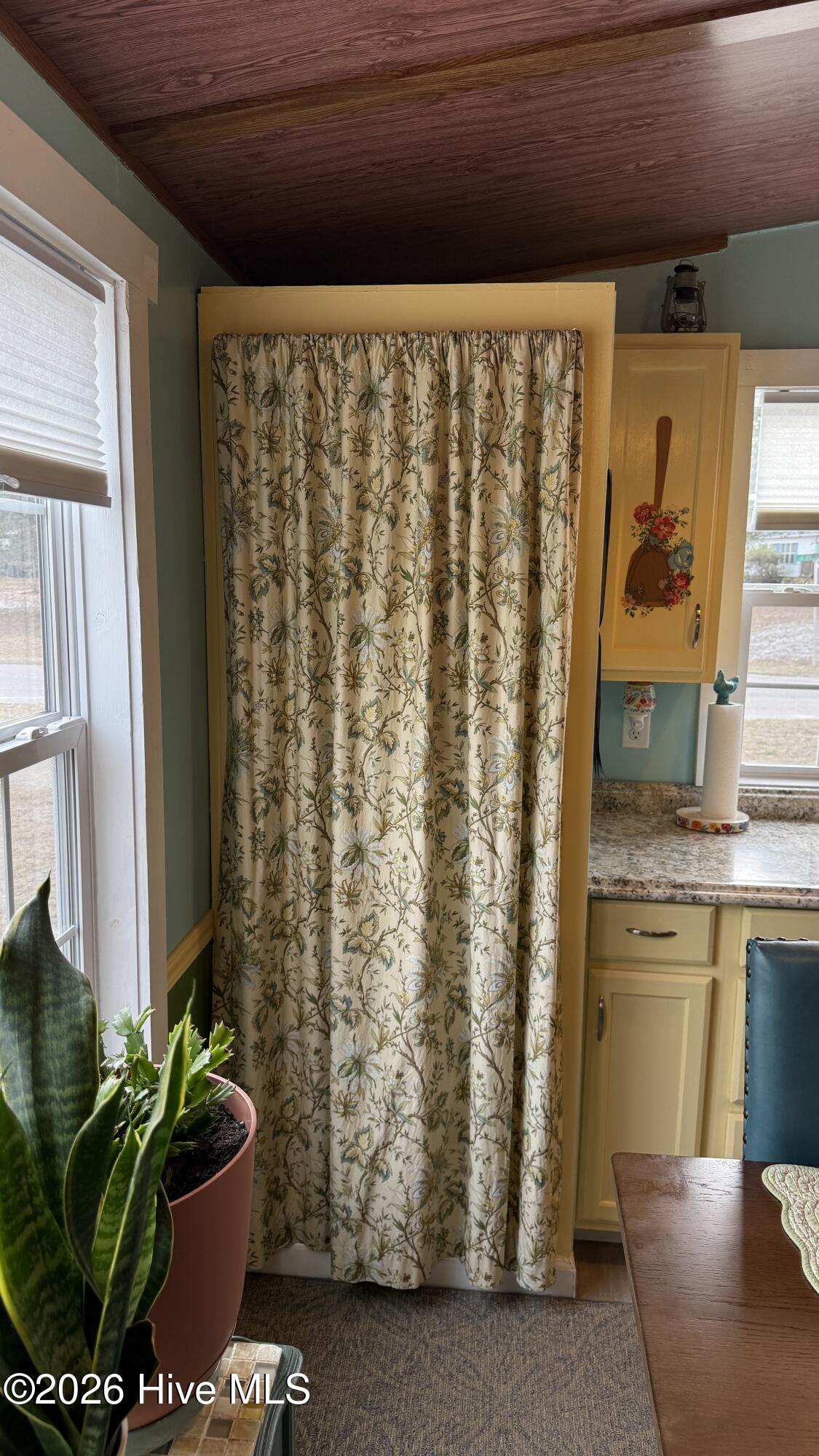 100558747 | Photo 62