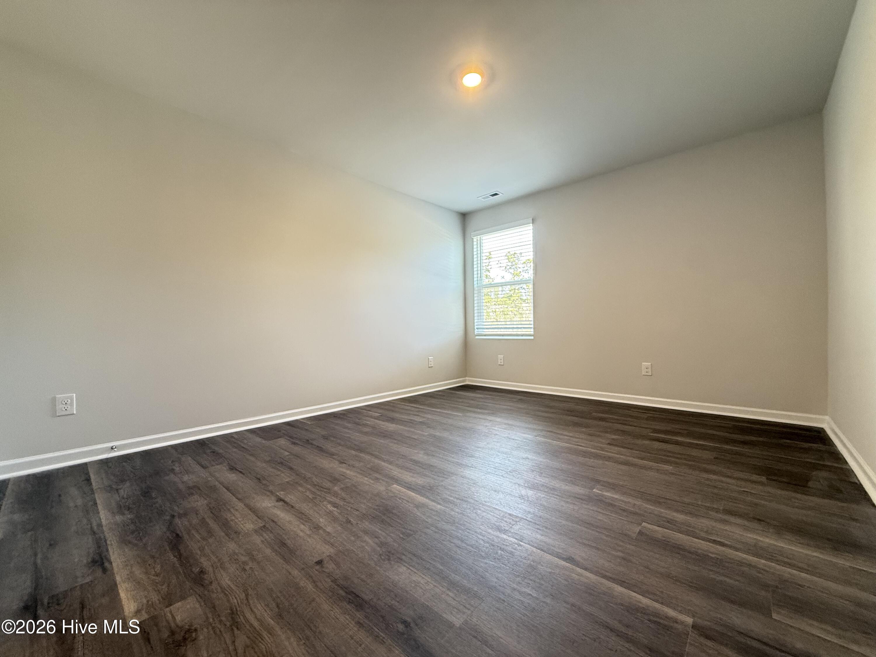 100526305 | Photo 28