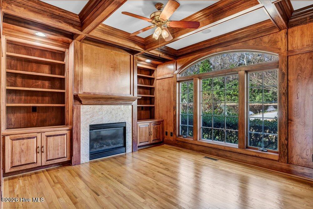 100558488 | Photo 14