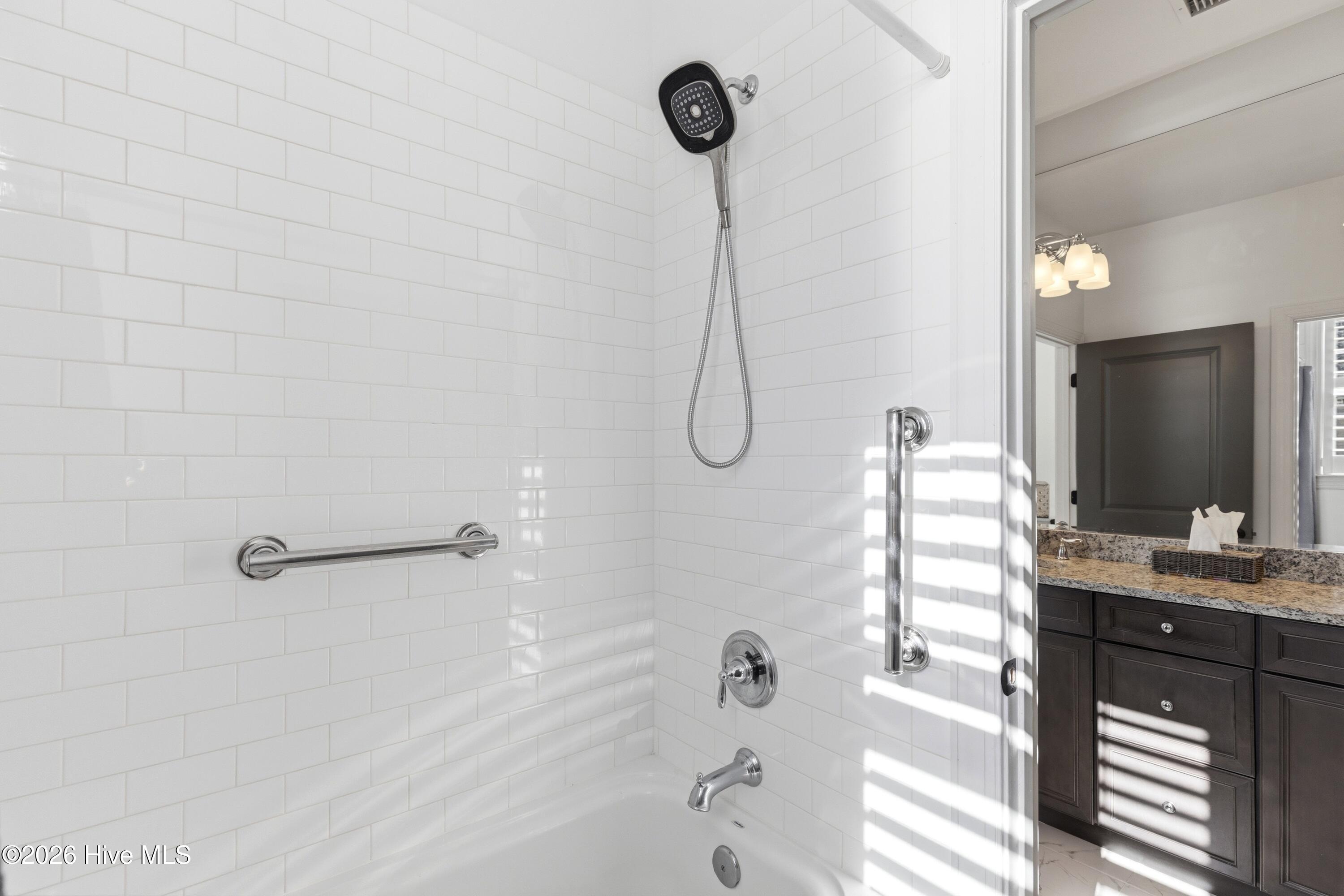 100556078 | Photo 59