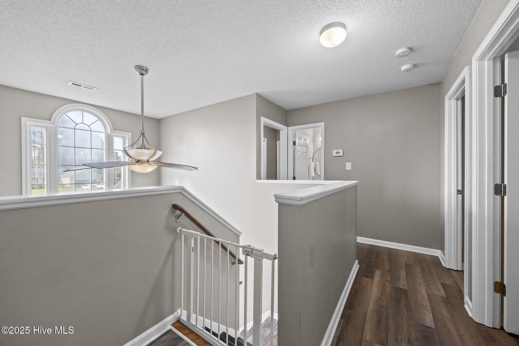 100567266 | Photo 18