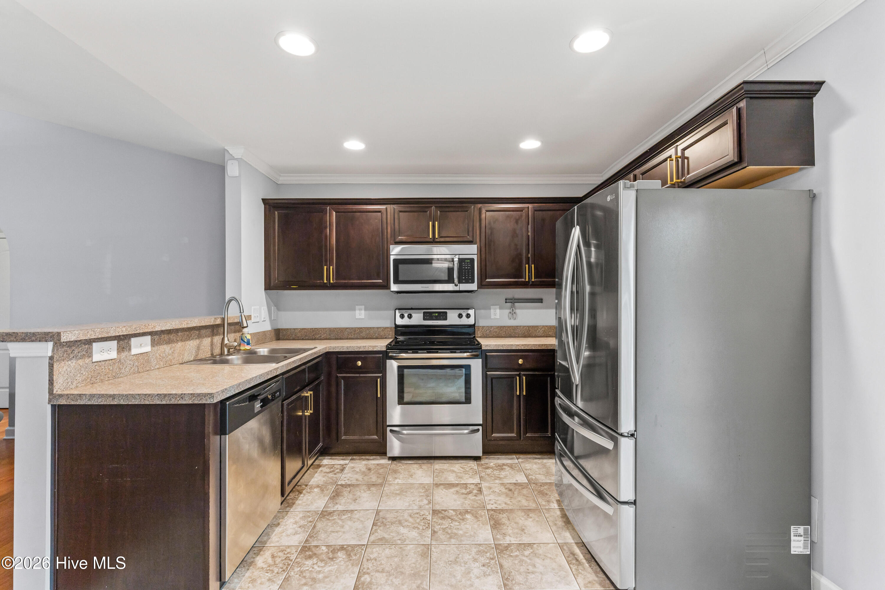 100557178 | Photo 11