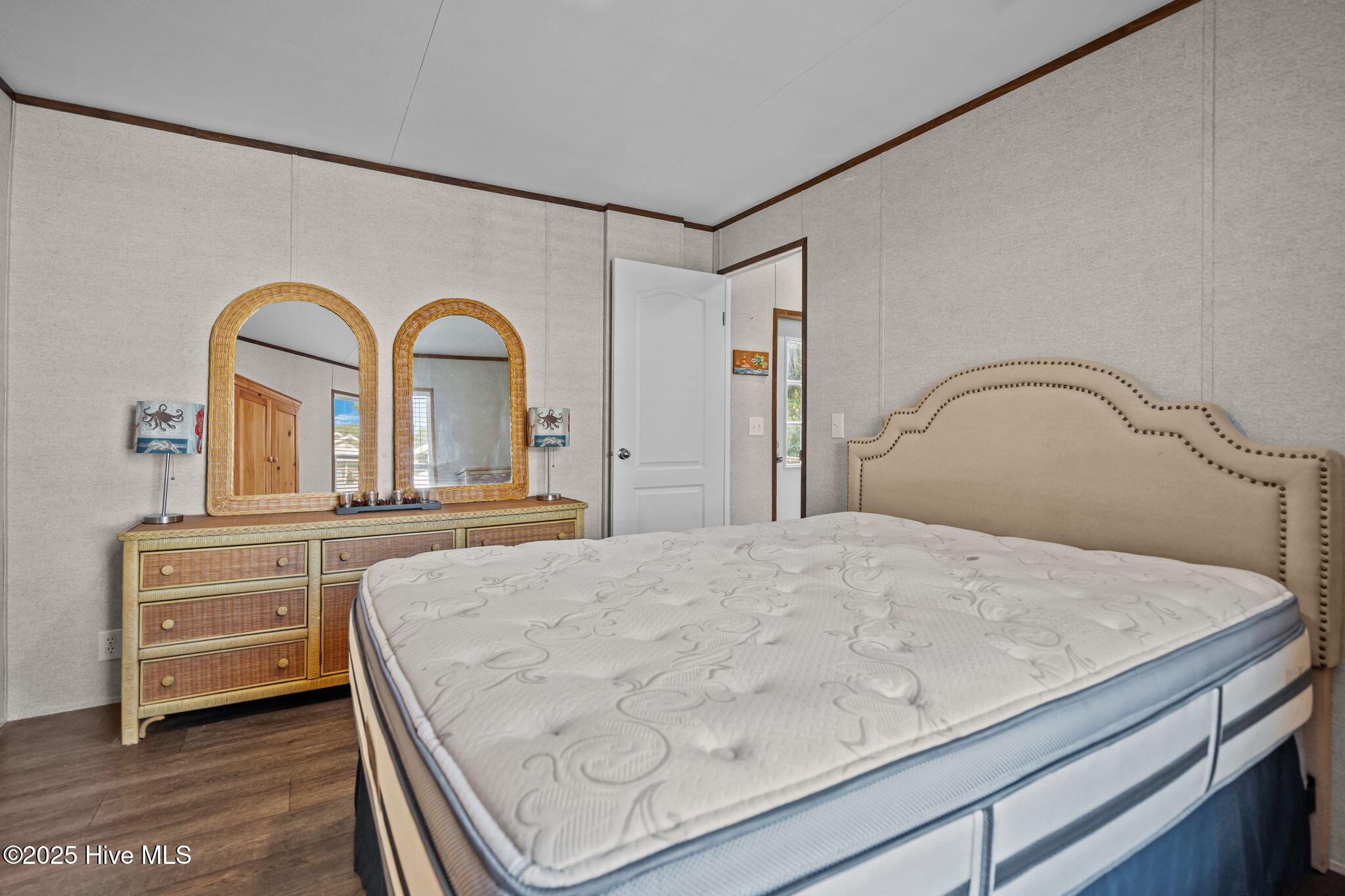 100547370 | Photo 36