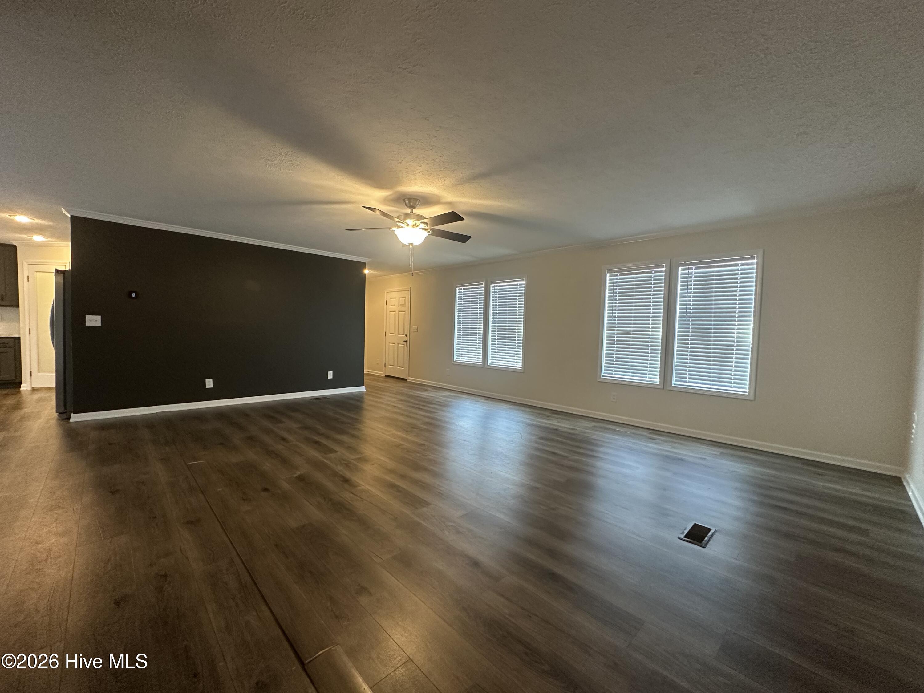 100550398 | Photo 11