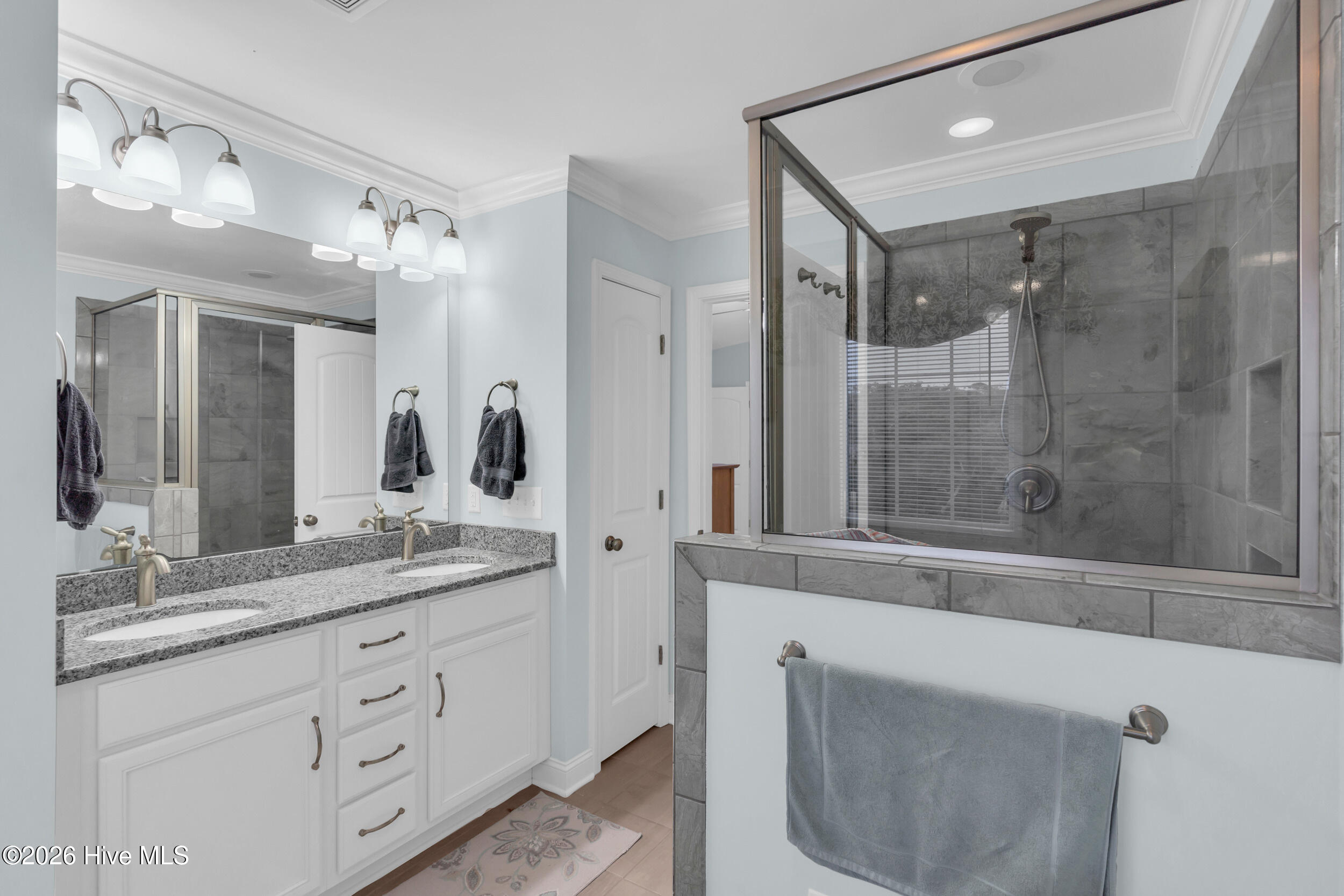 100550422 | Photo 23