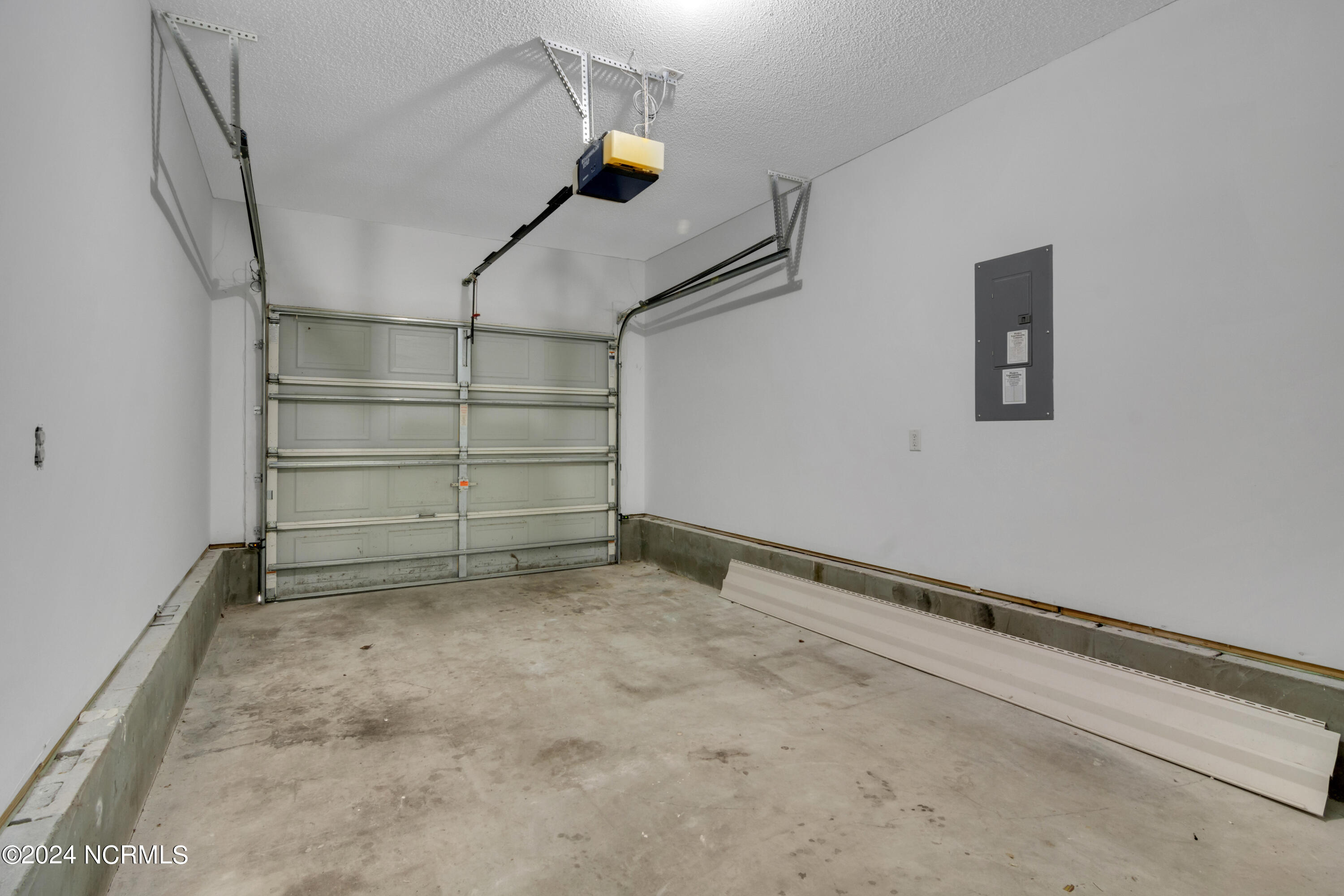 100544101 | Photo 20