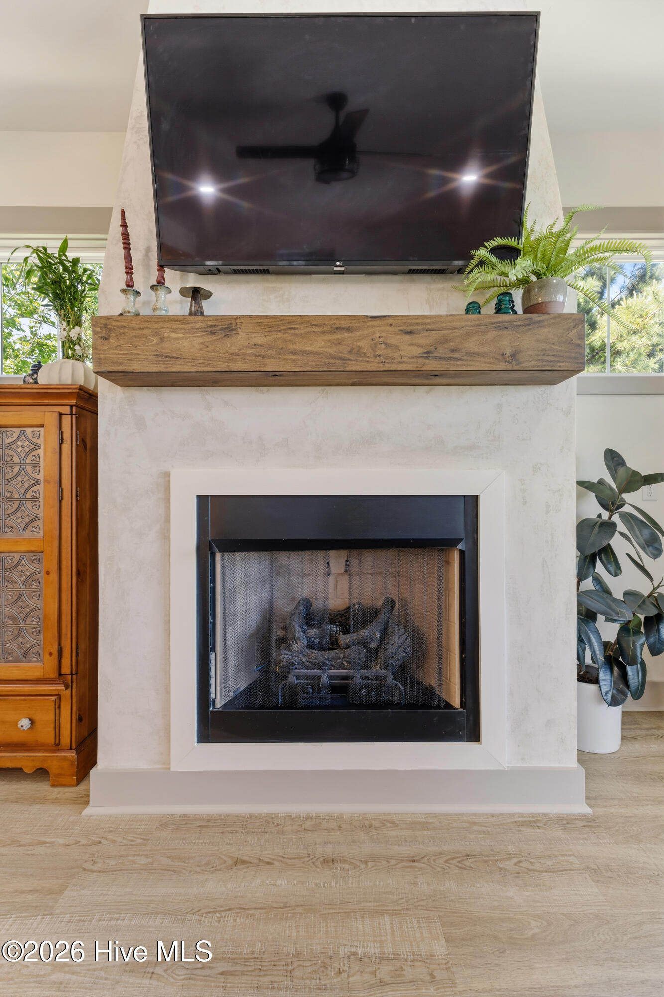 100570688 | Photo 10