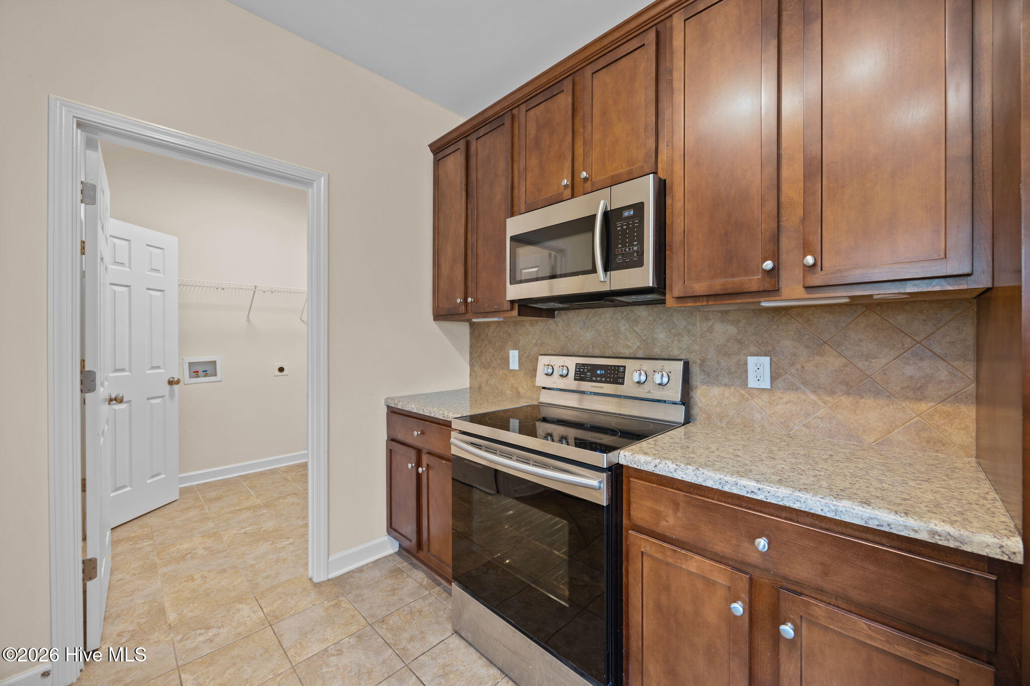 100557440 | Photo 12