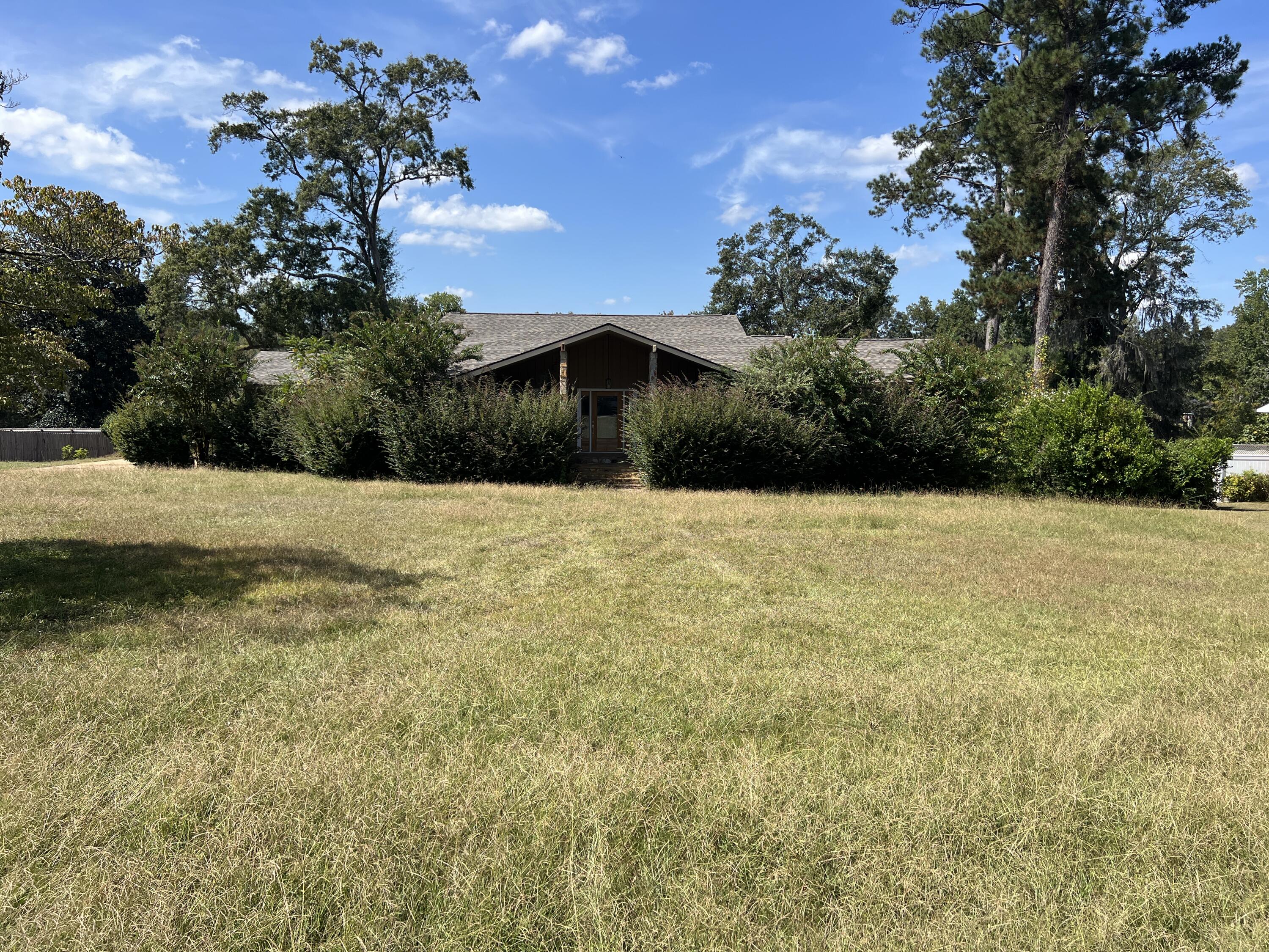 Property at 140 Lake Bluff Drive