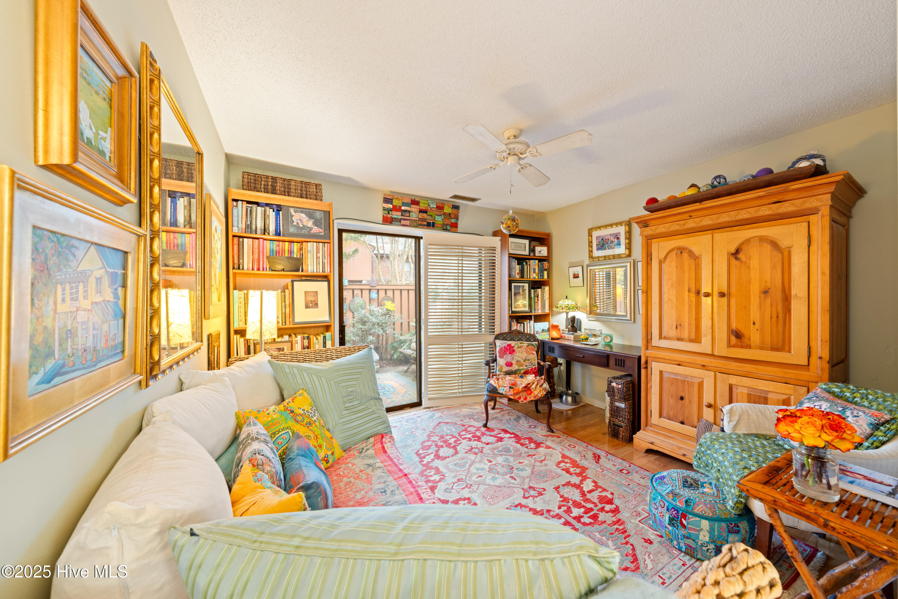 100543776 | Photo 10