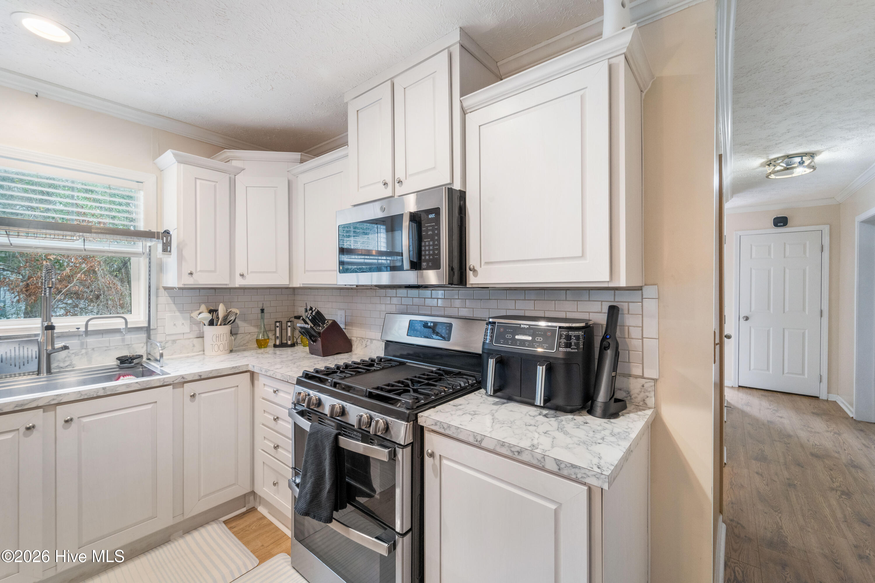 100547365 | Photo 19