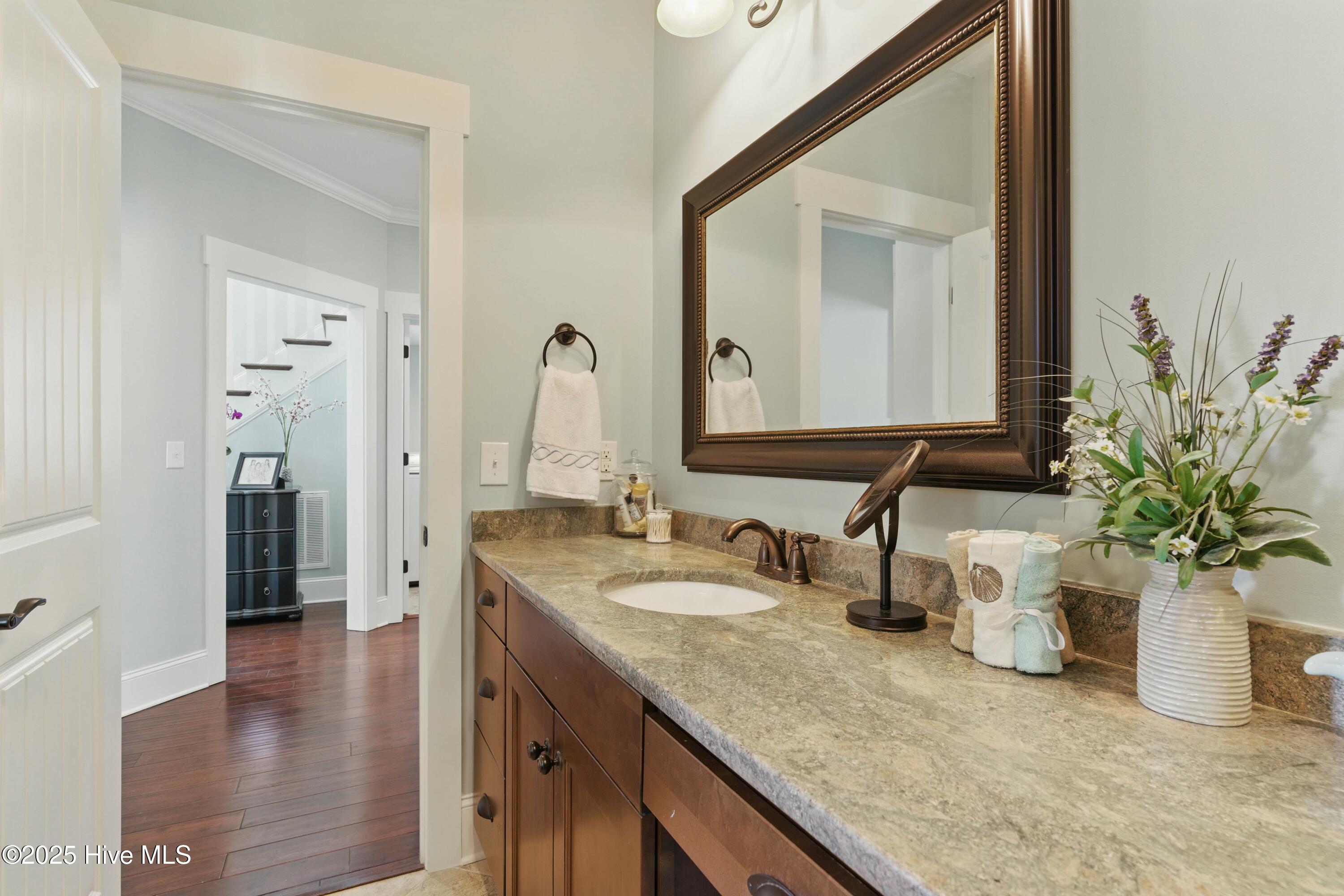 100503387 | Photo 23