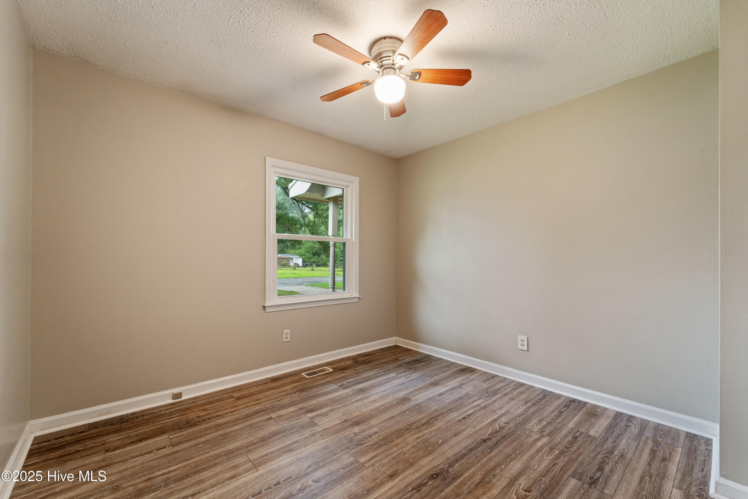 100520678 | Photo 10