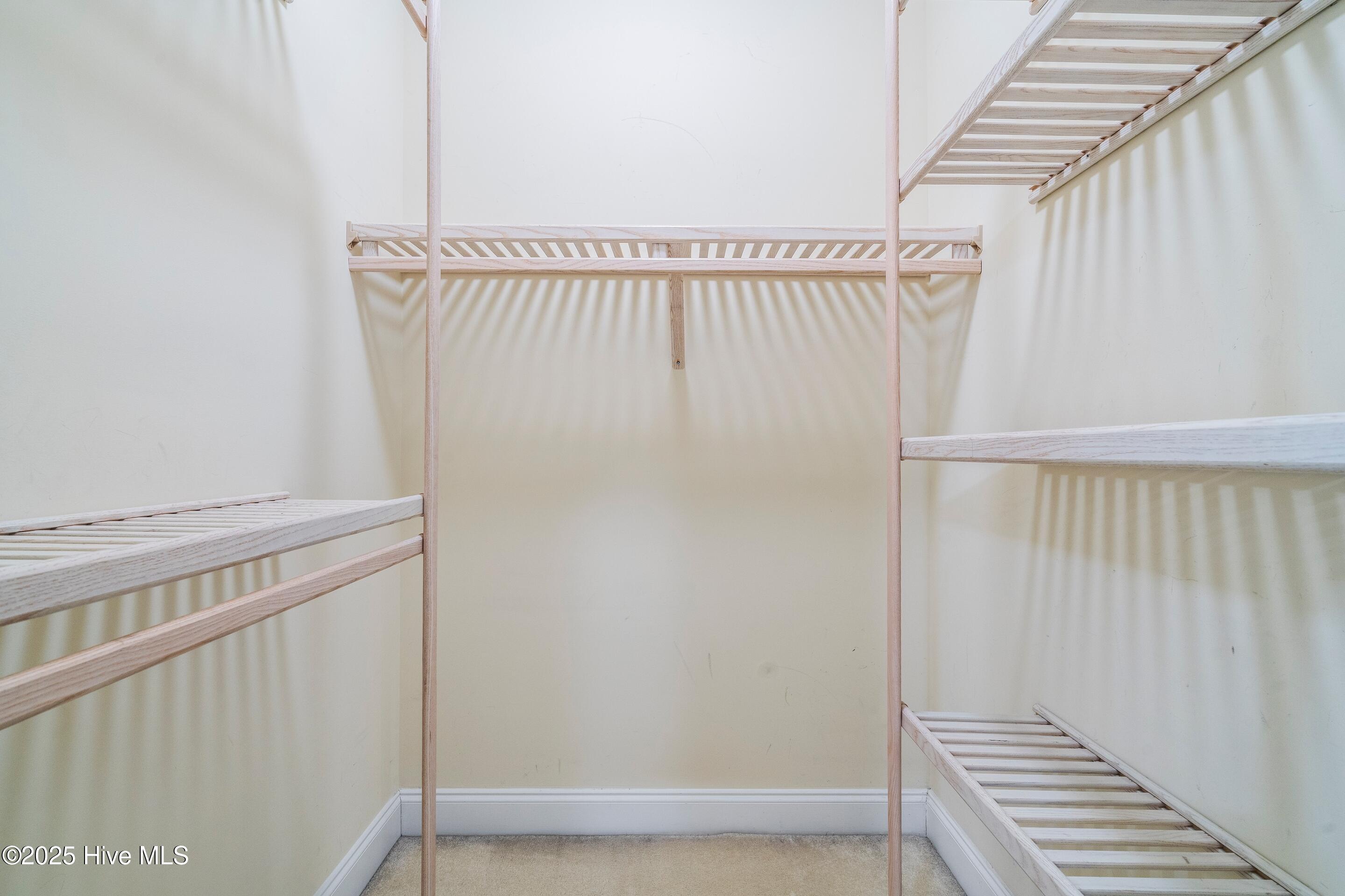 100532046 | Photo 27