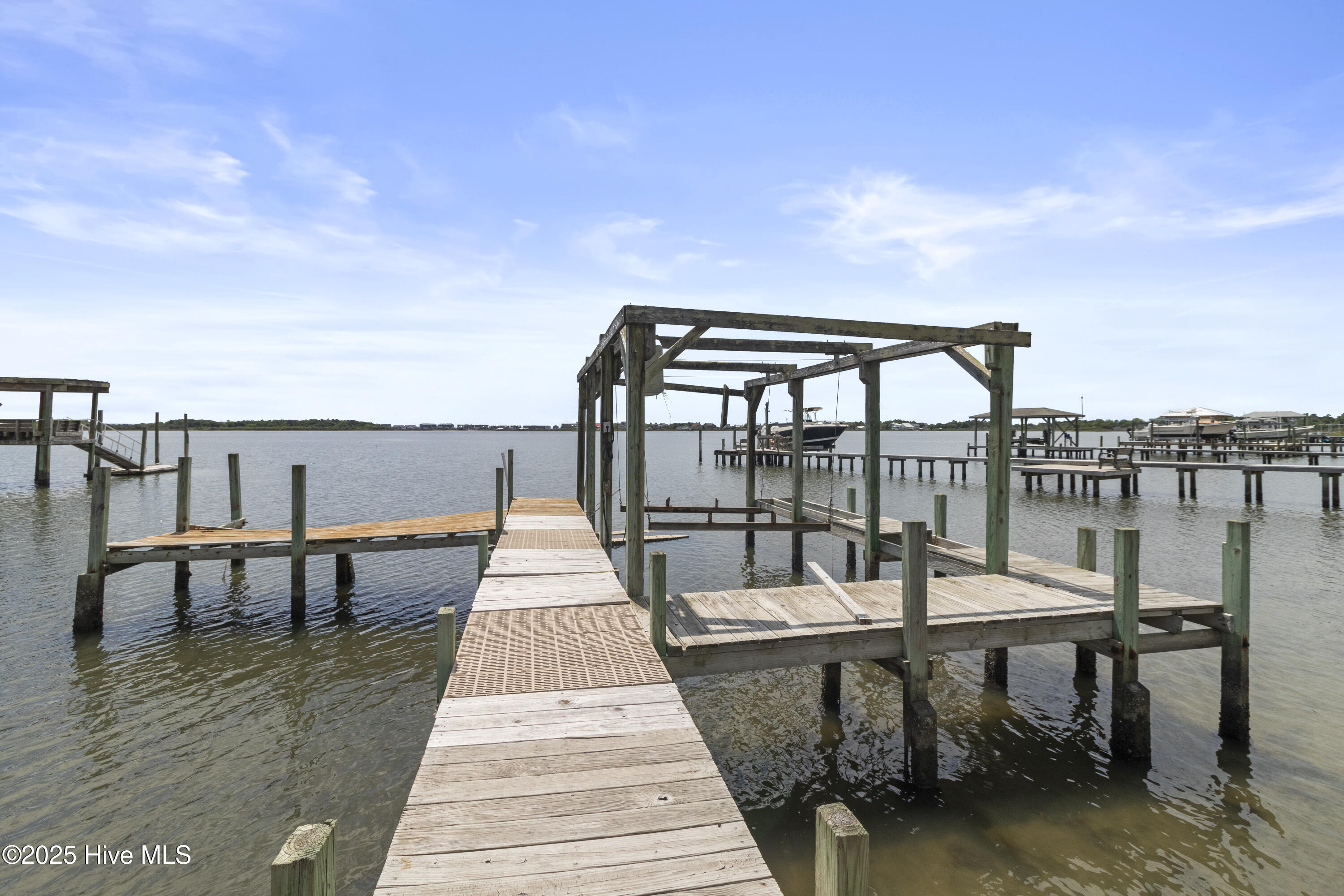 100556358 | Photo 64