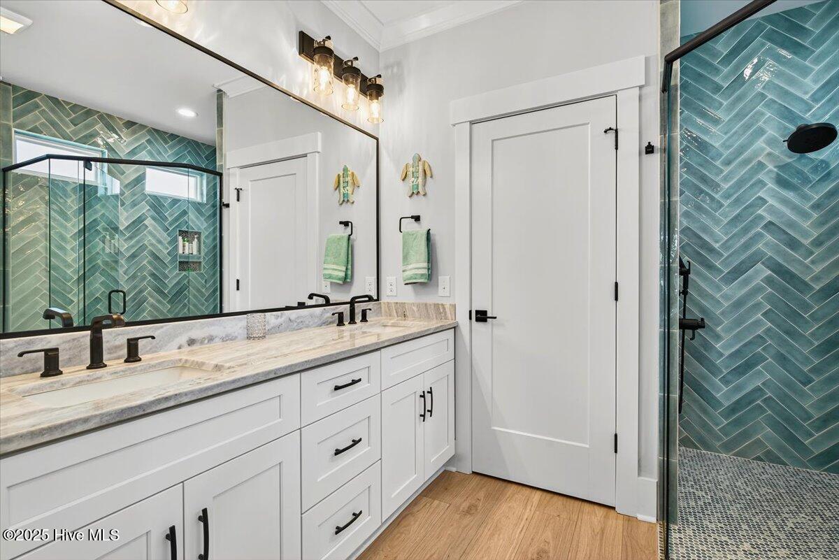 100527813 | Photo 22