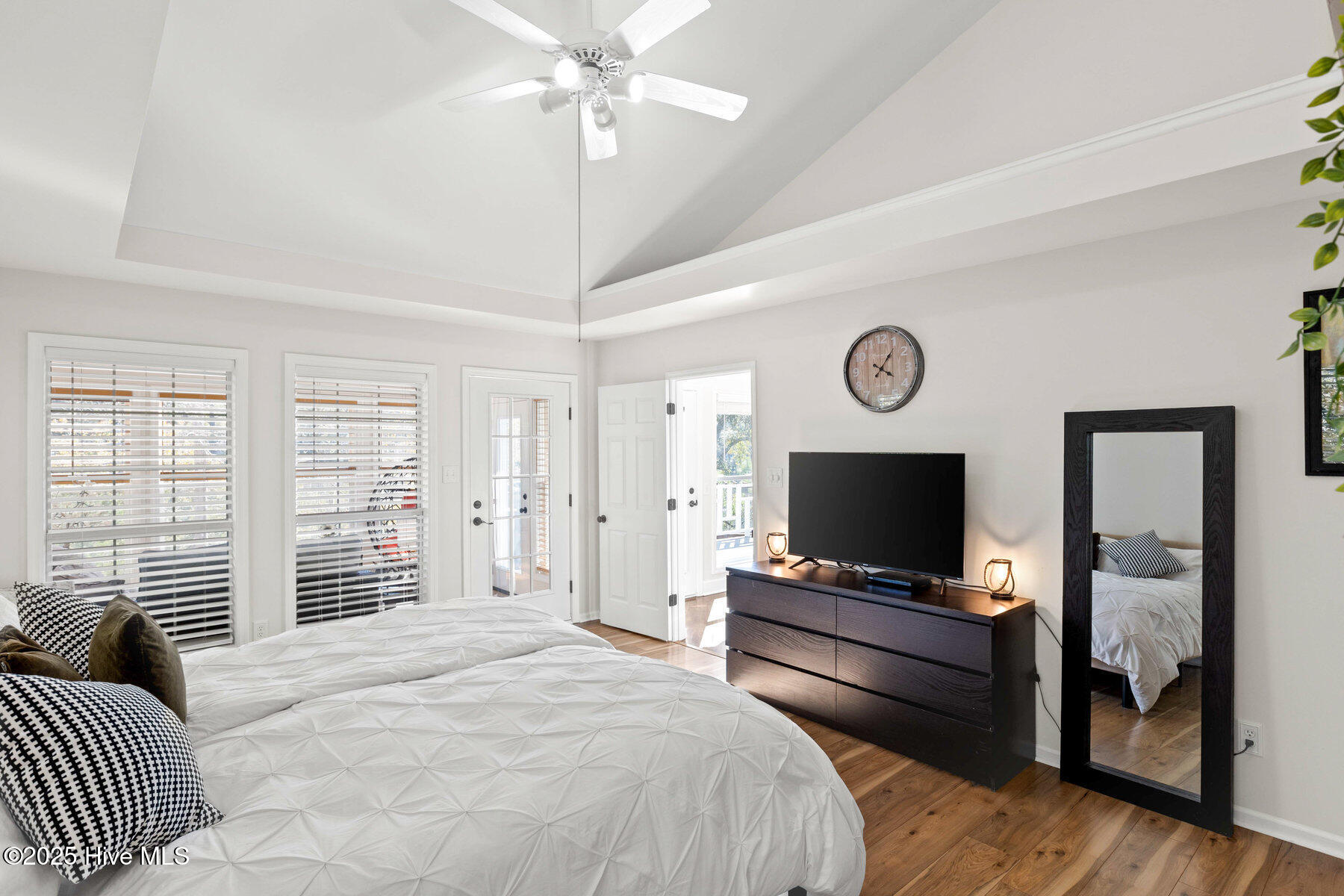 100497400 | Photo 18