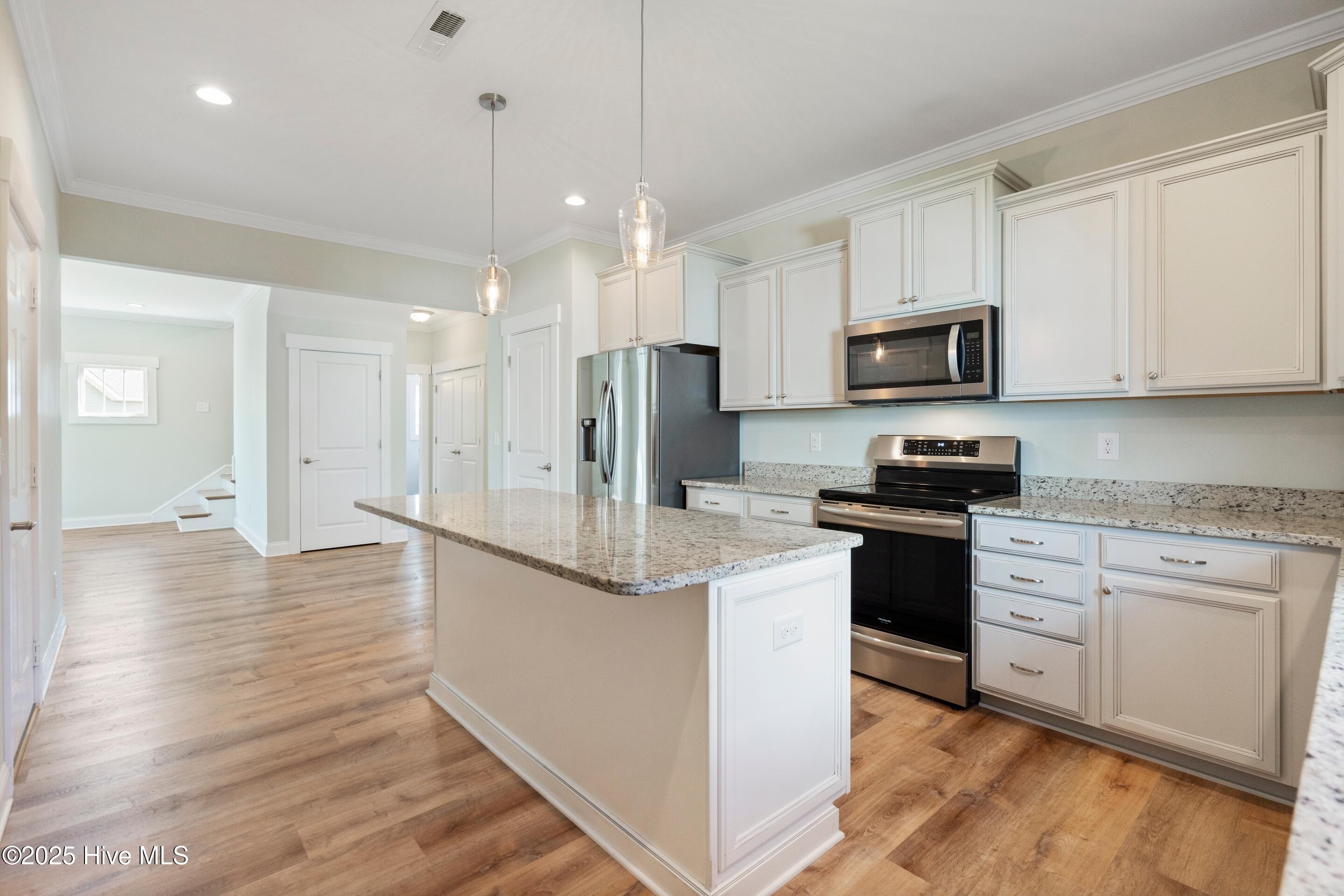 100527219 | Photo 19